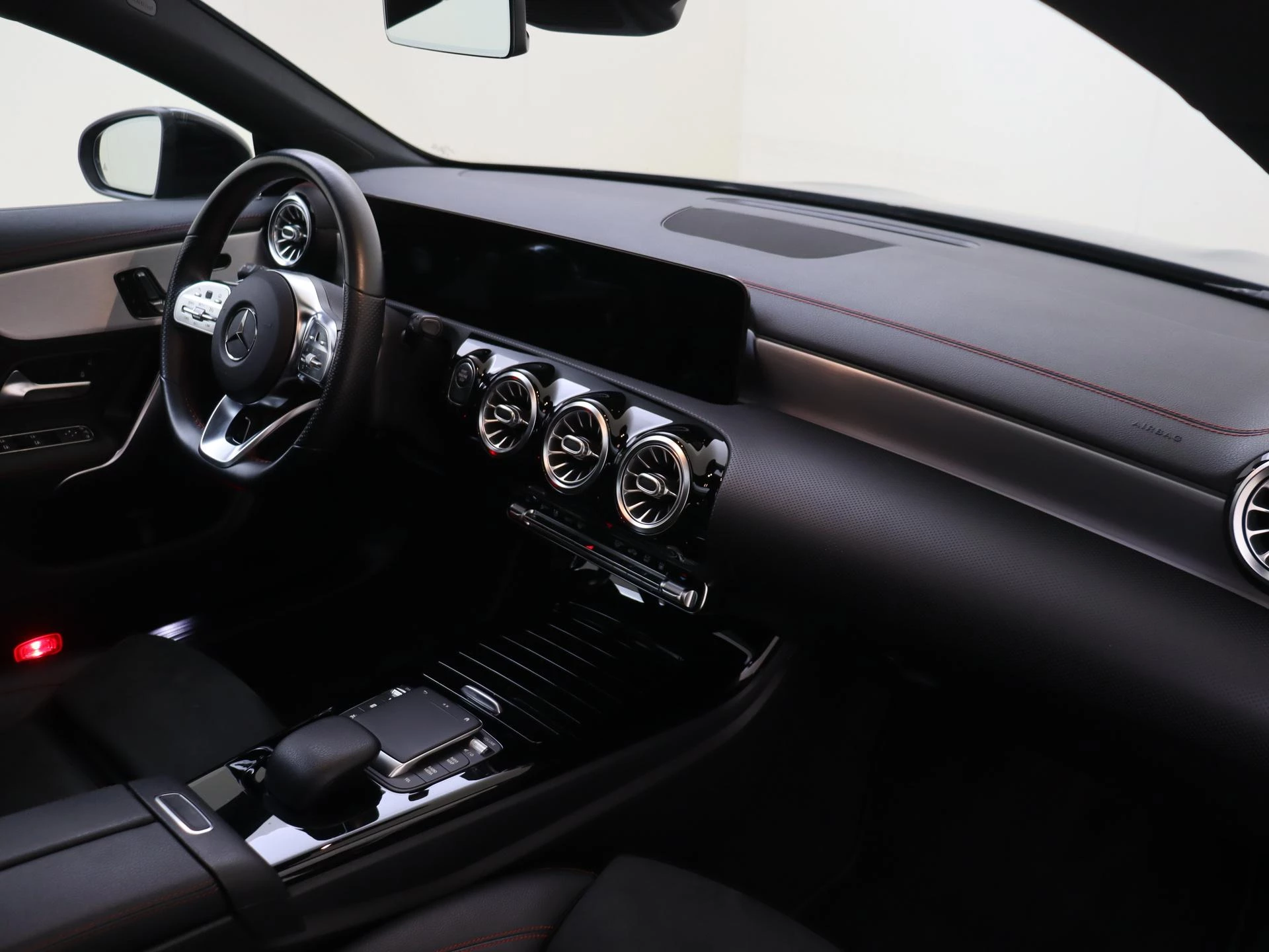 Mercedes-Benz-CLA-image-4