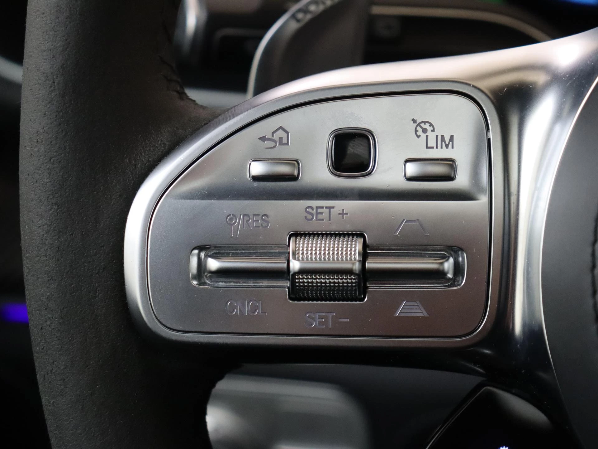 Mercedes-Benz-GLE-image-18