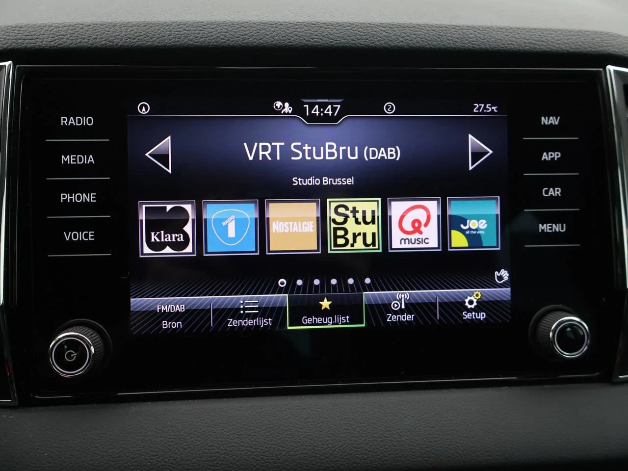 Škoda Karoq Karoq Clever 1.0 TSI 110PK *NAVI*BLTH*CRUISE*APP CONNECT*VERDUISTERDE RAMEN*CAMERA*..