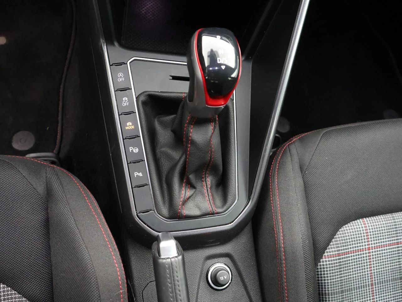 Volkswagen-Polo-image-24
