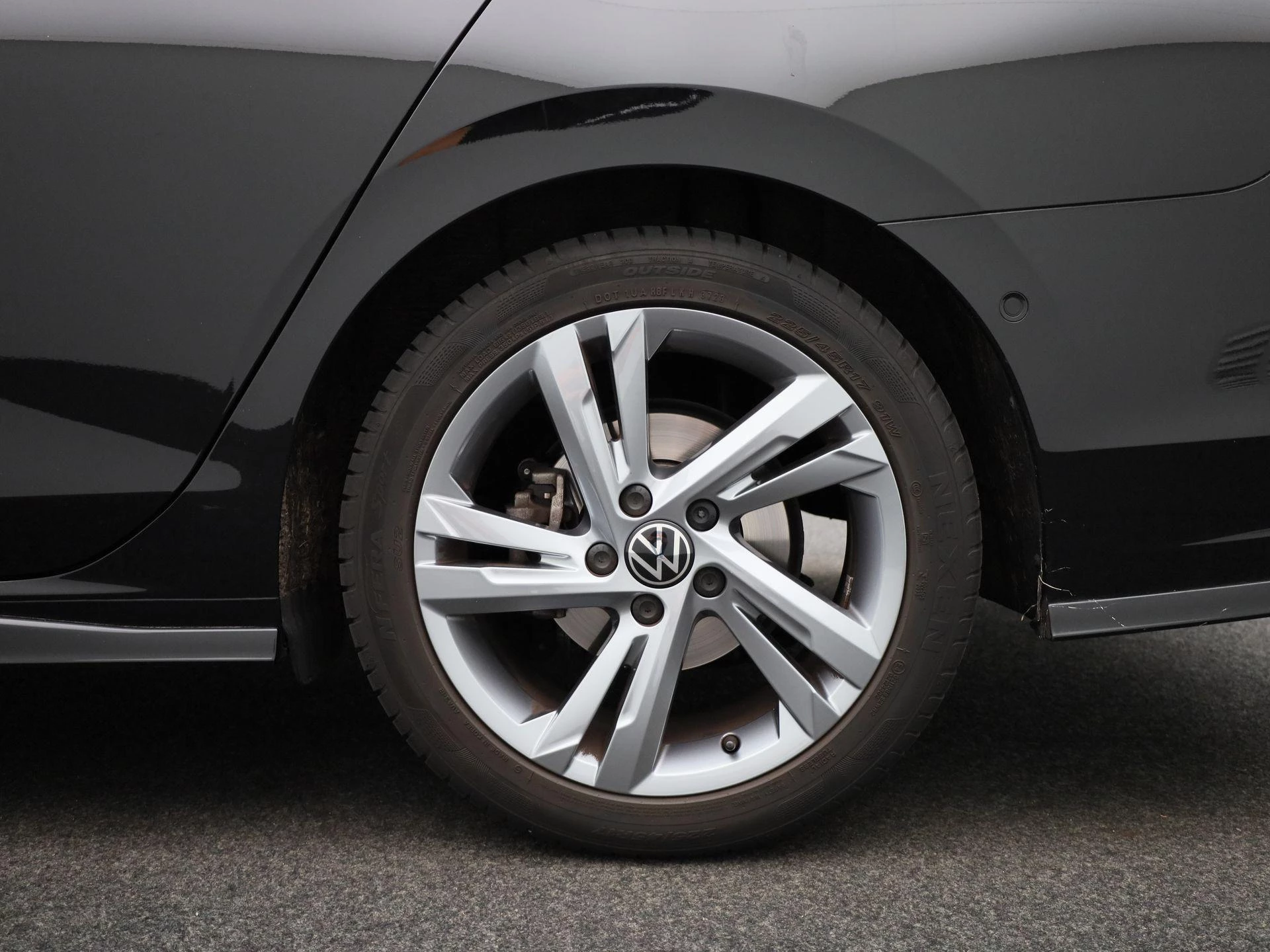 Volkswagen-Golf-image-12