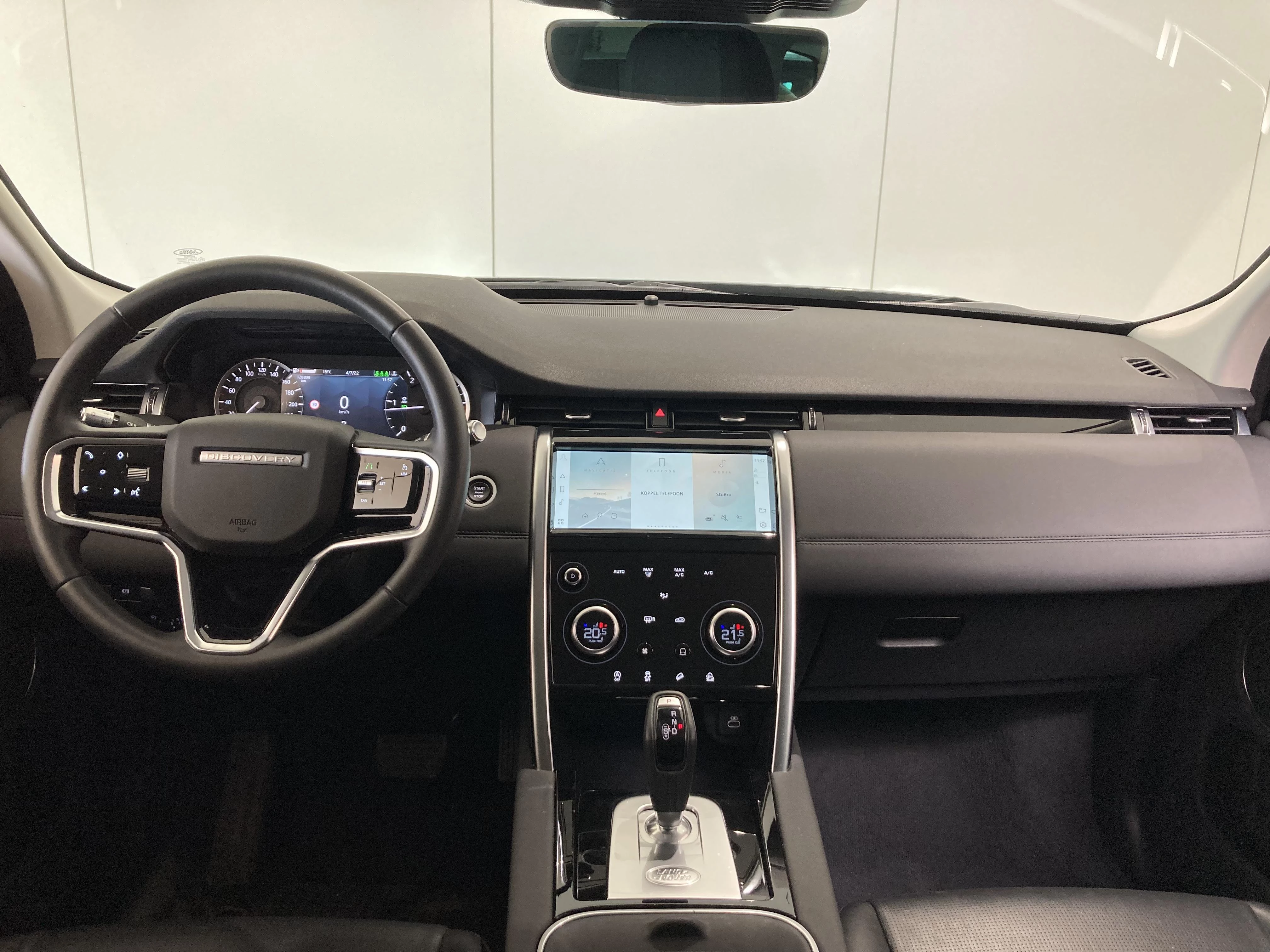 Land Rover-Discovery Sport-image-3