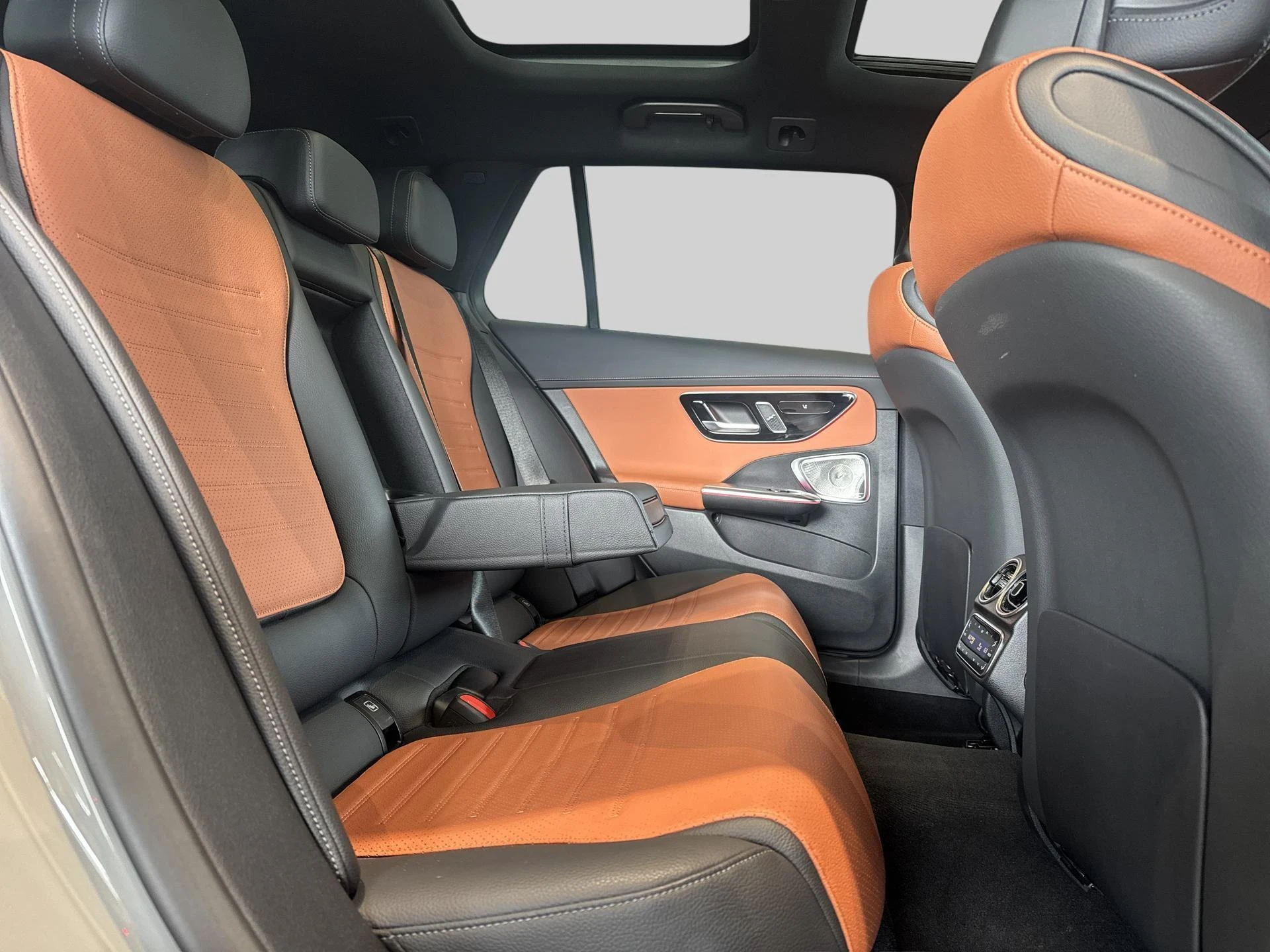 Mercedes-Benz-C-Klasse-image-14