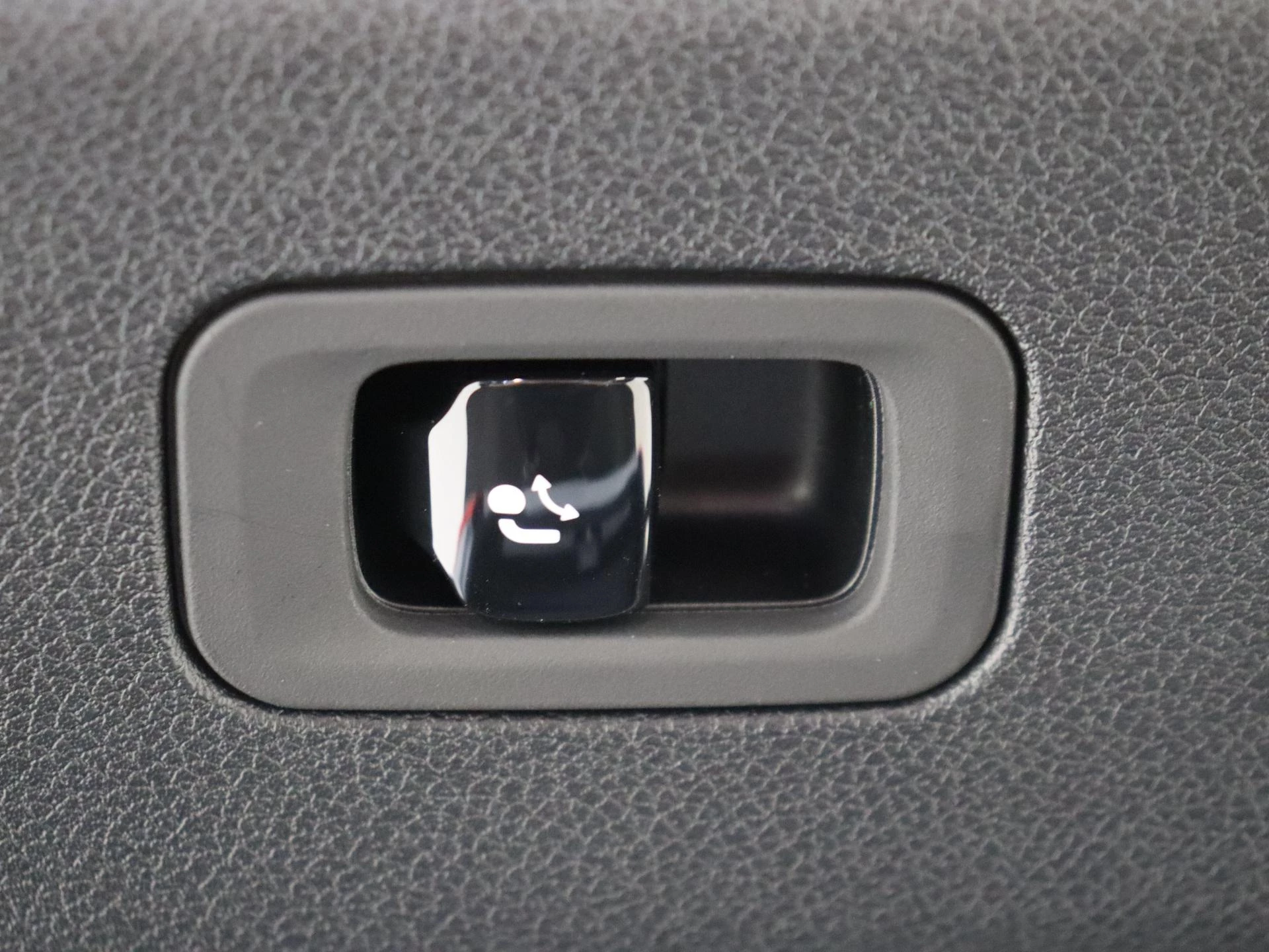 Mercedes-Benz-CLA-image-26