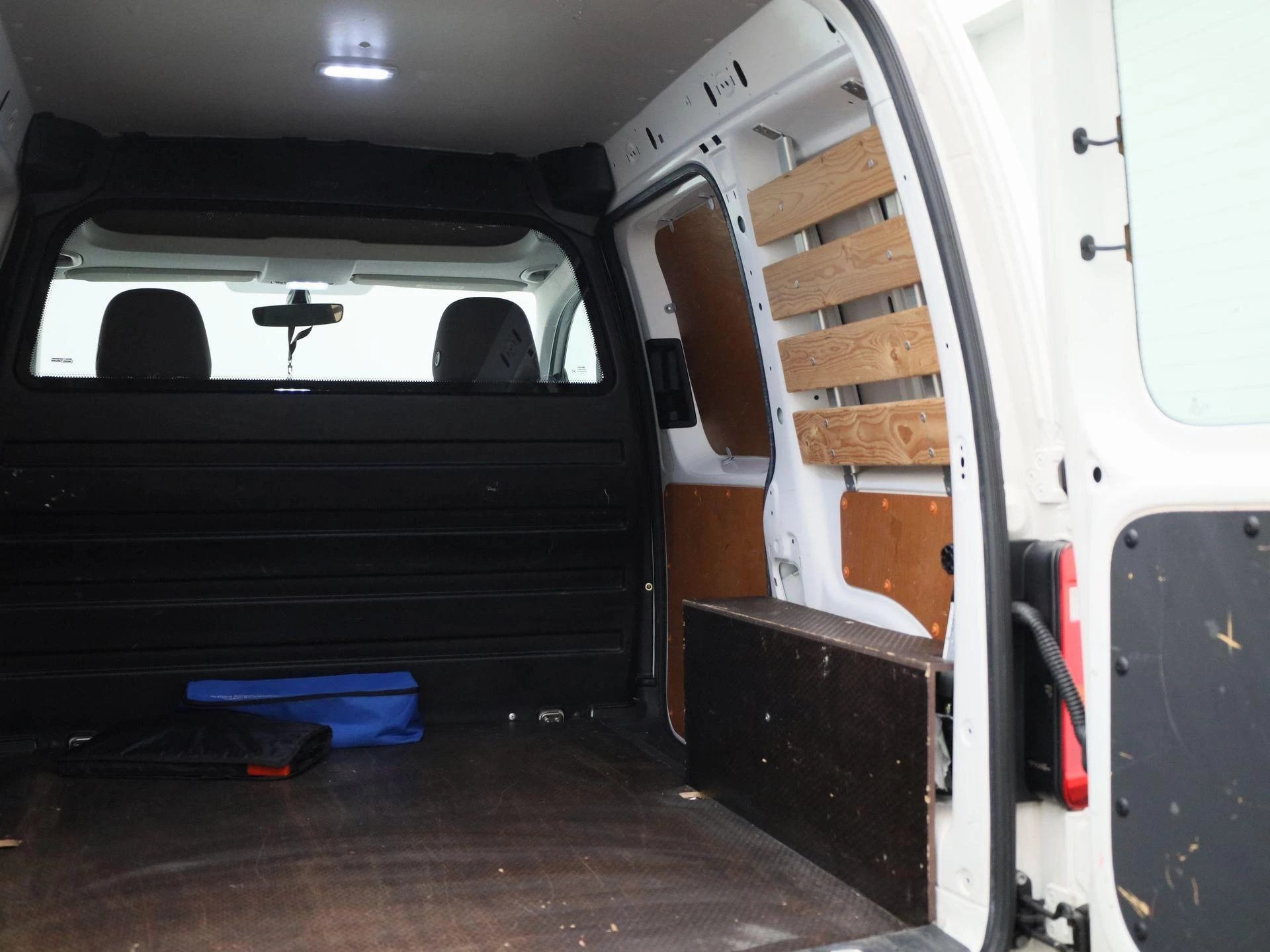 Volkswagen-Caddy-image-15