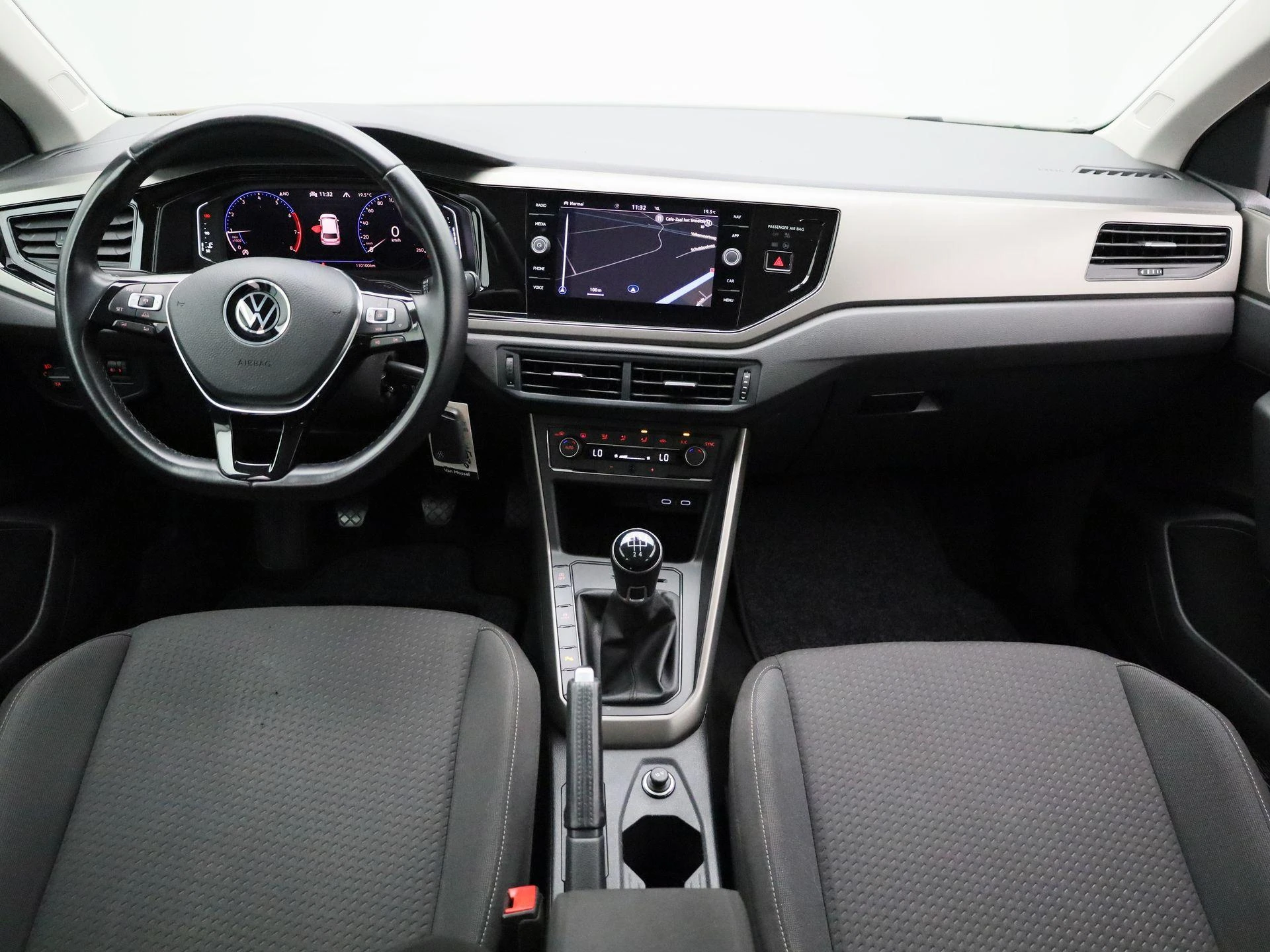 Volkswagen-Polo-image-8