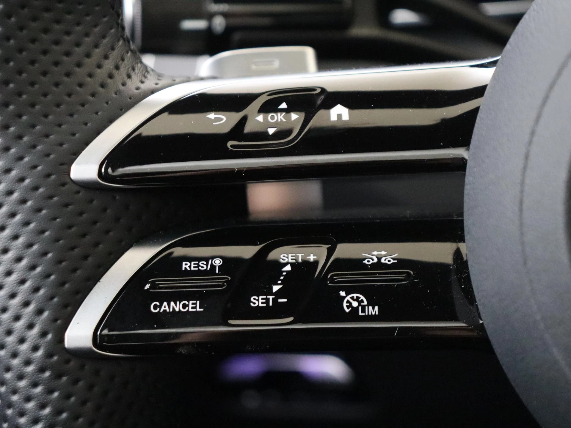 Mercedes-Benz-GLC-image-13