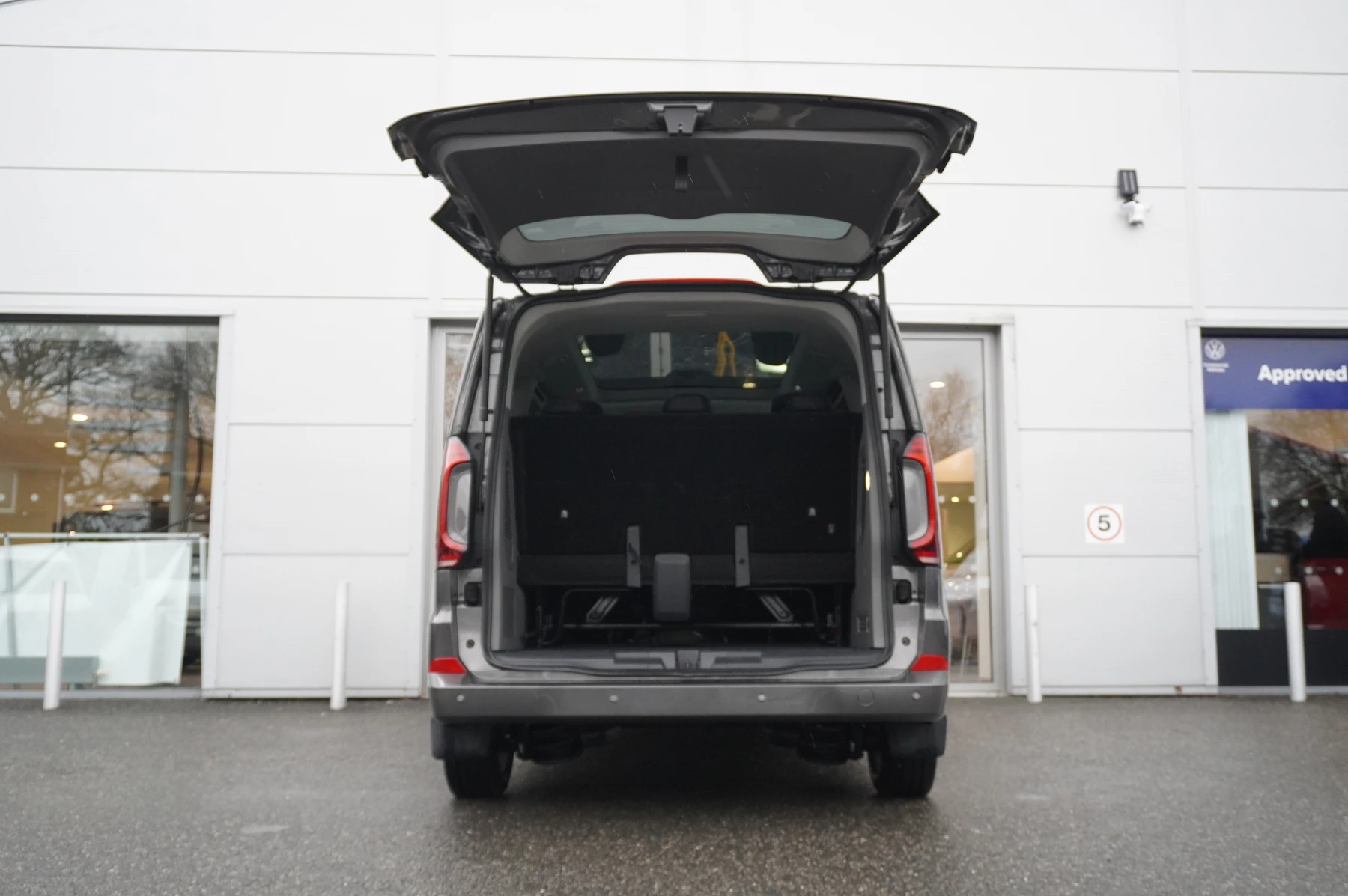 Volkswagen-Transporter-image-41