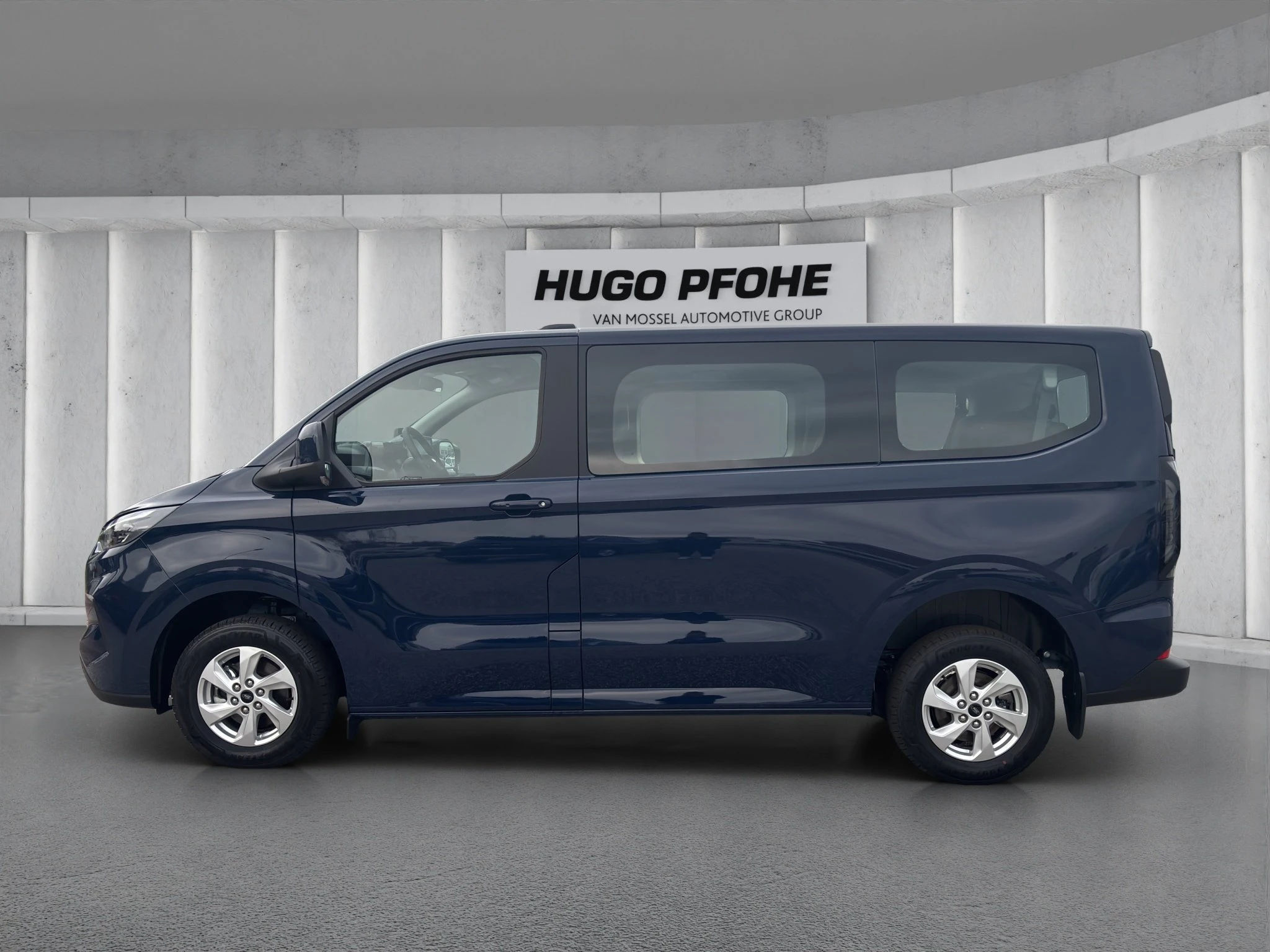 Ford-Tourneo Custom-image-1