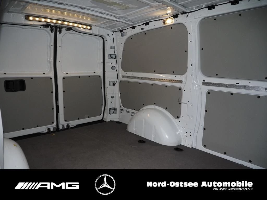 Mercedes-Benz-Vito-image-10