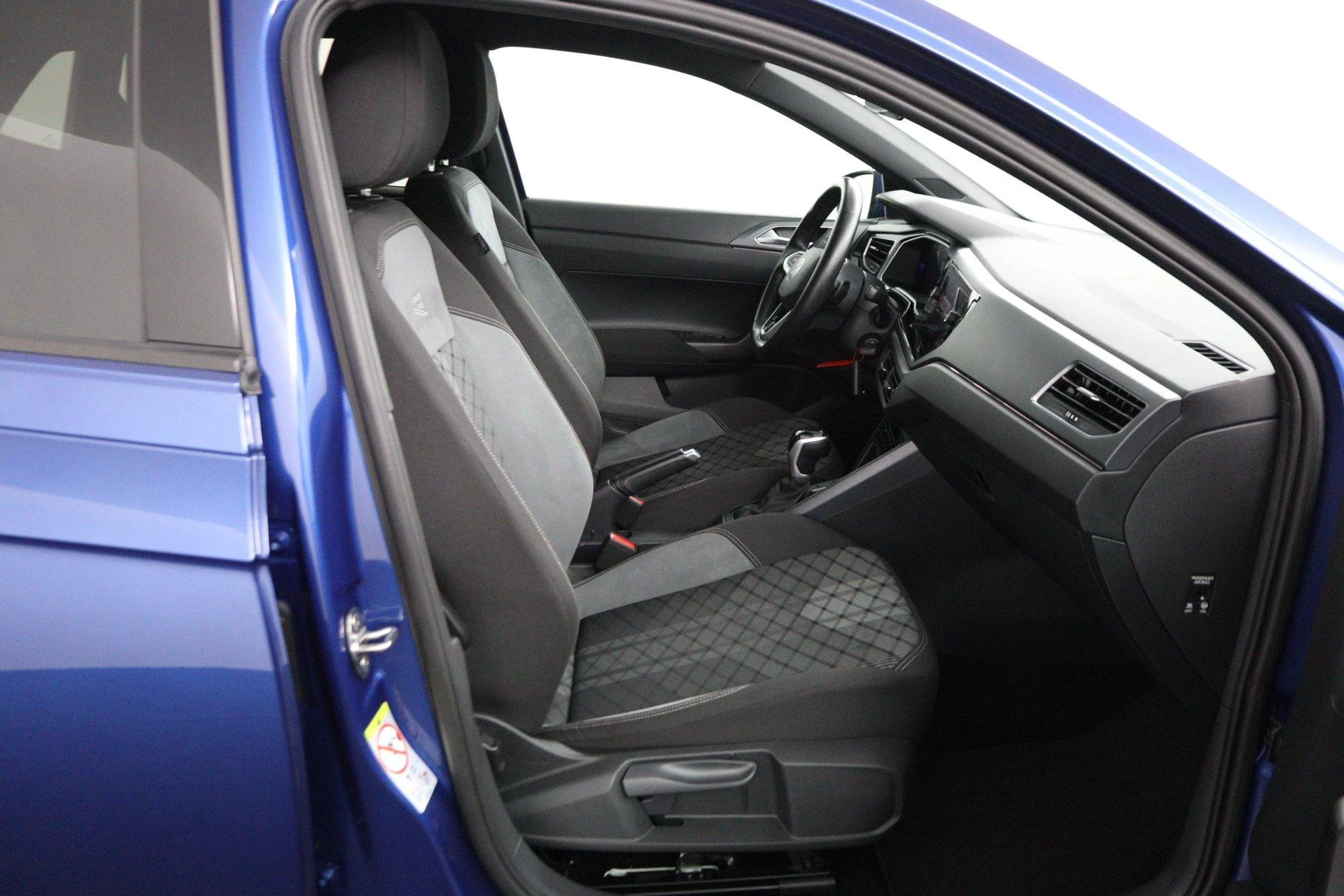 Volkswagen-Polo-image-29