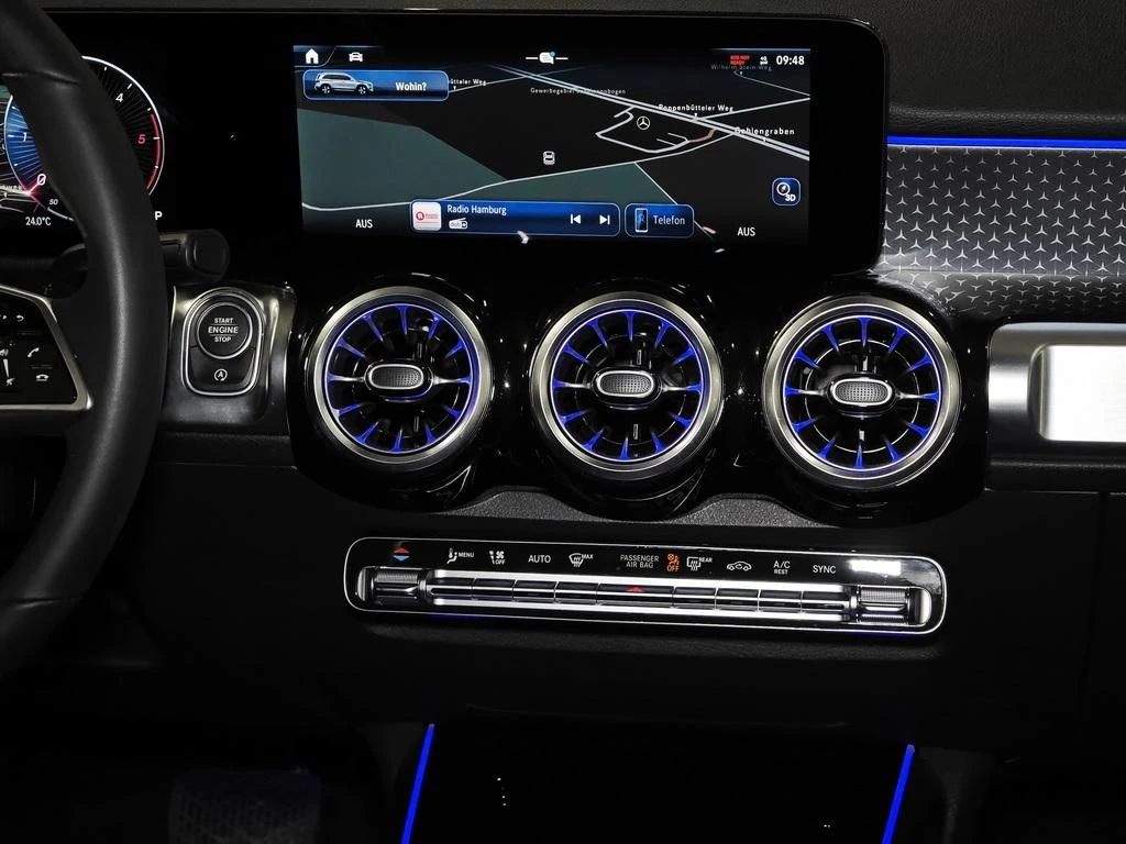 Mercedes-Benz-GLB 200 d-image-11