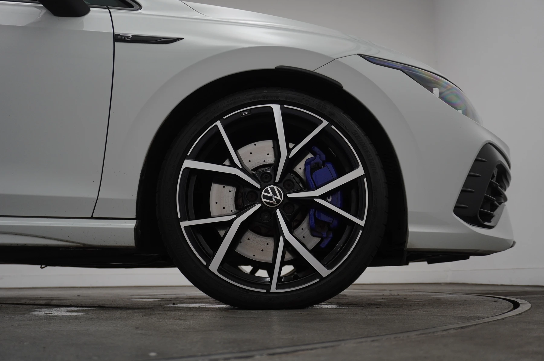 Volkswagen-Golf-image-26