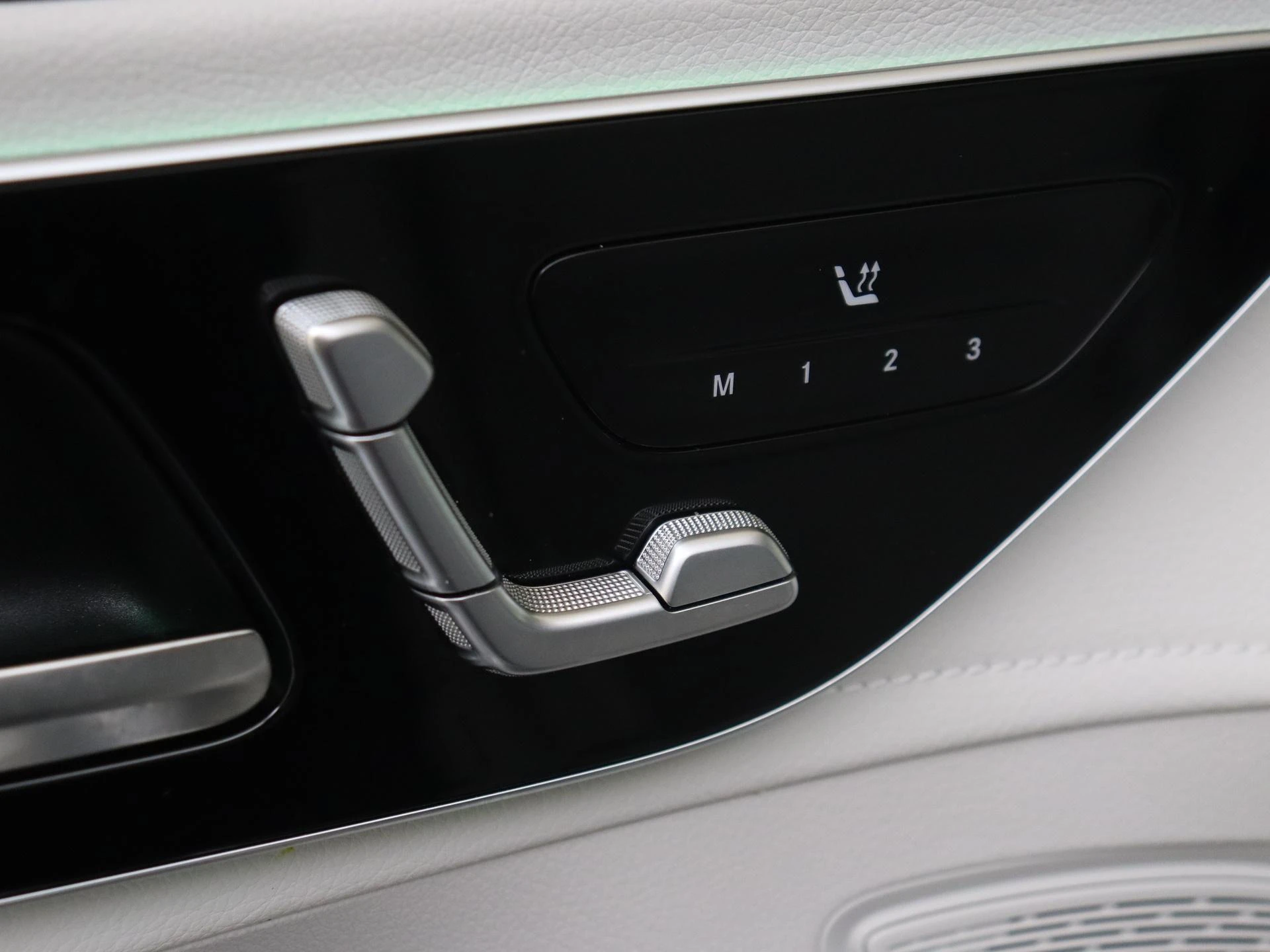 Mercedes-Benz-EQE-image-25