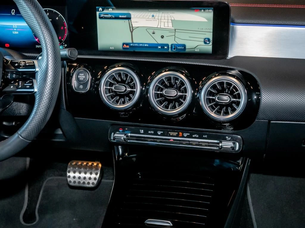 Mercedes-Benz-CLA 200 d-image-10