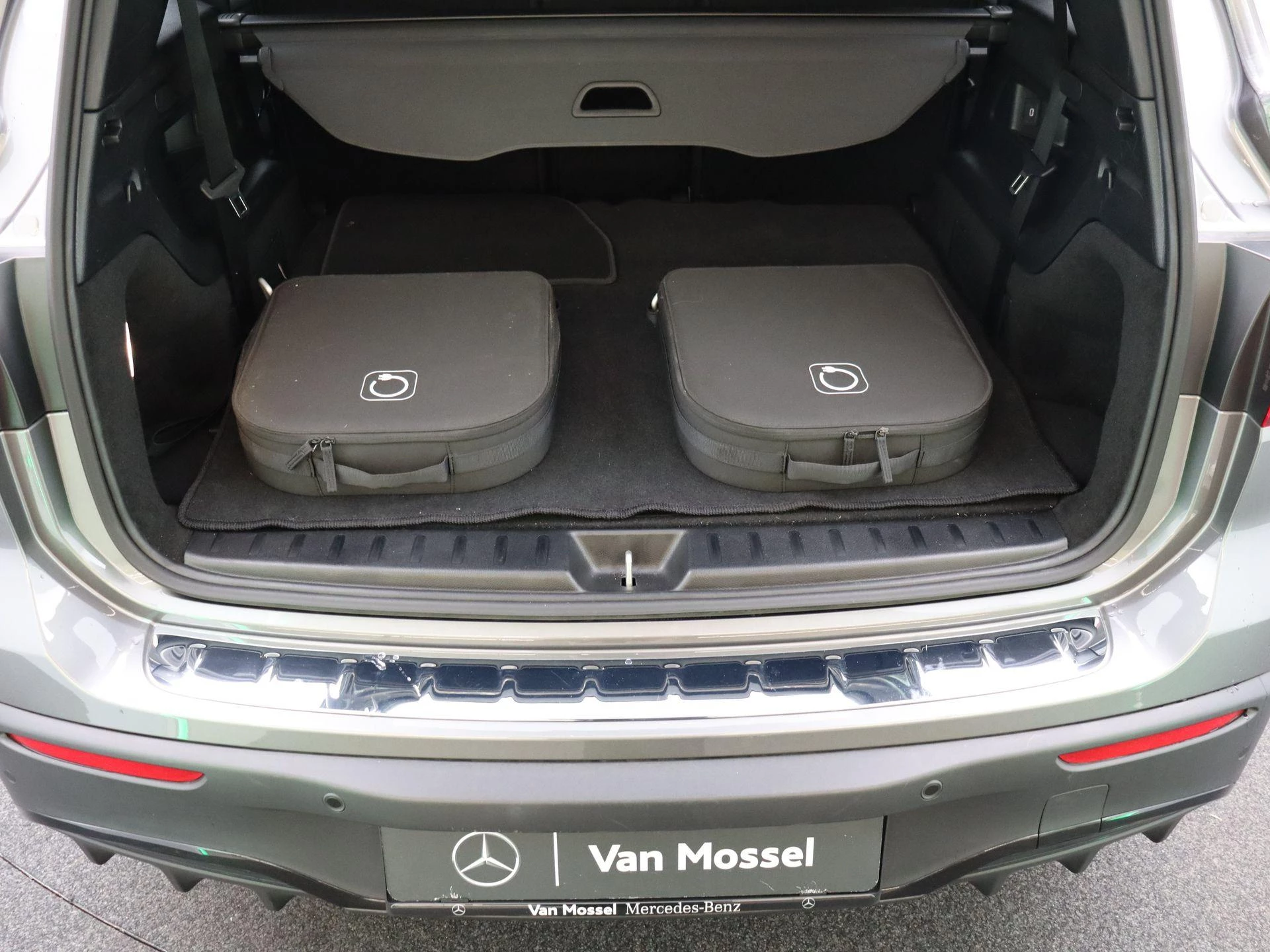 Mercedes-Benz-EQB-image-16