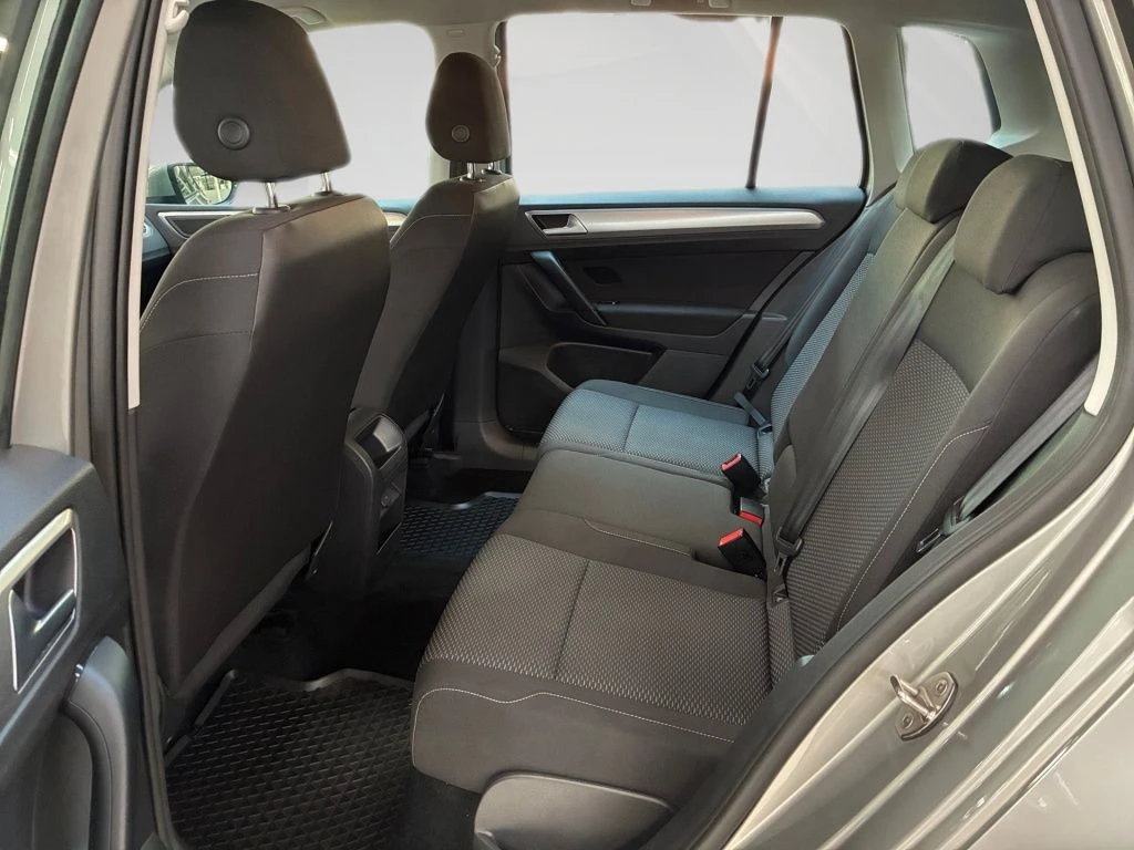Volkswagen-Golf Sportsvan-image-8