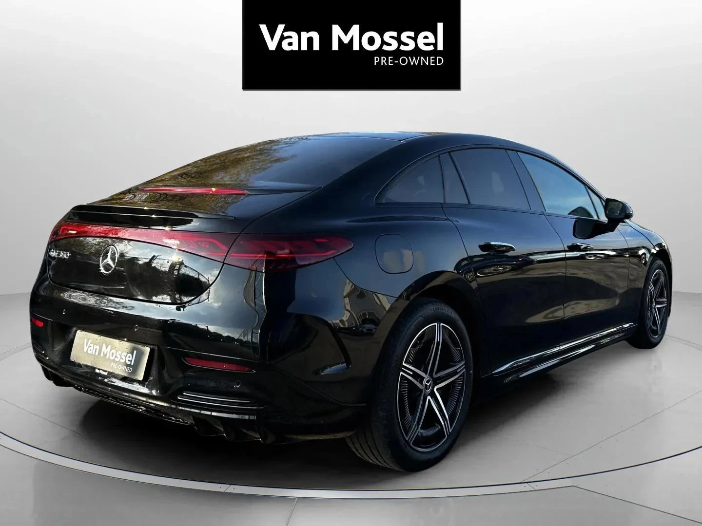 Mercedes-Benz-EQE-image-4