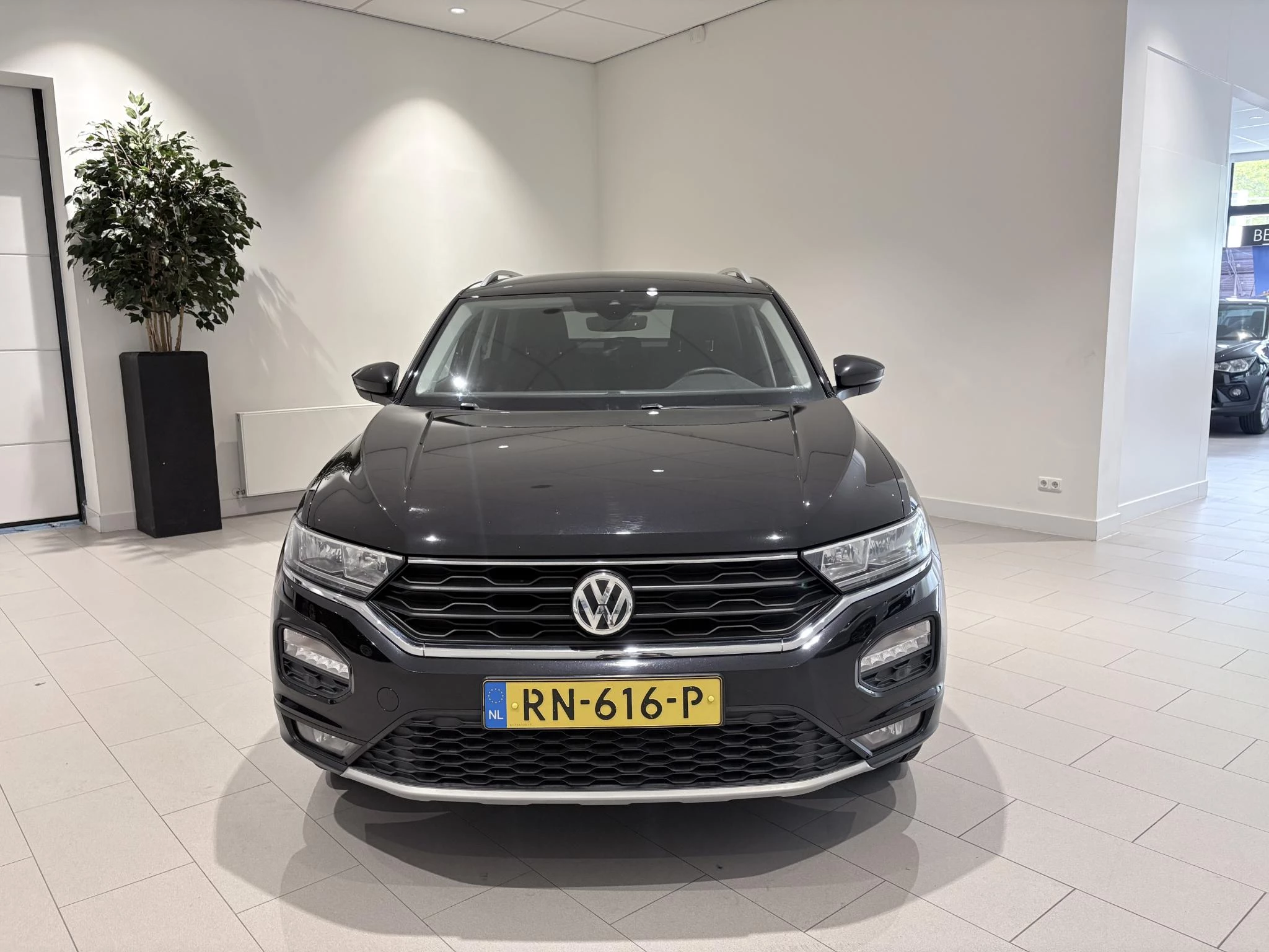 Volkswagen-T-Roc-image-7