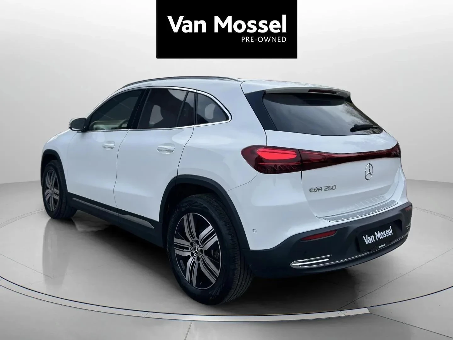 Mercedes-Benz-EQA-image-6