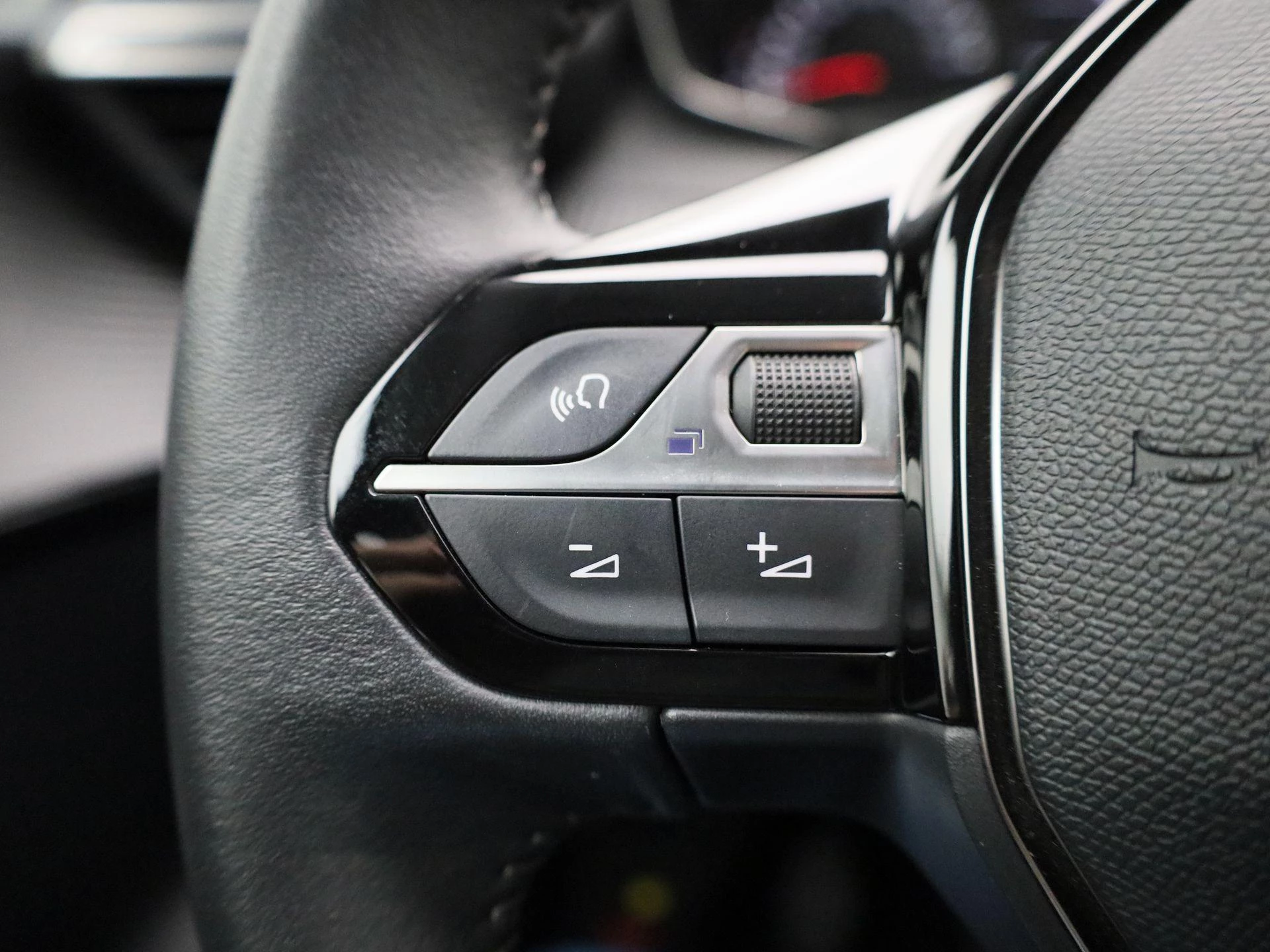 Peugeot-208-image-20