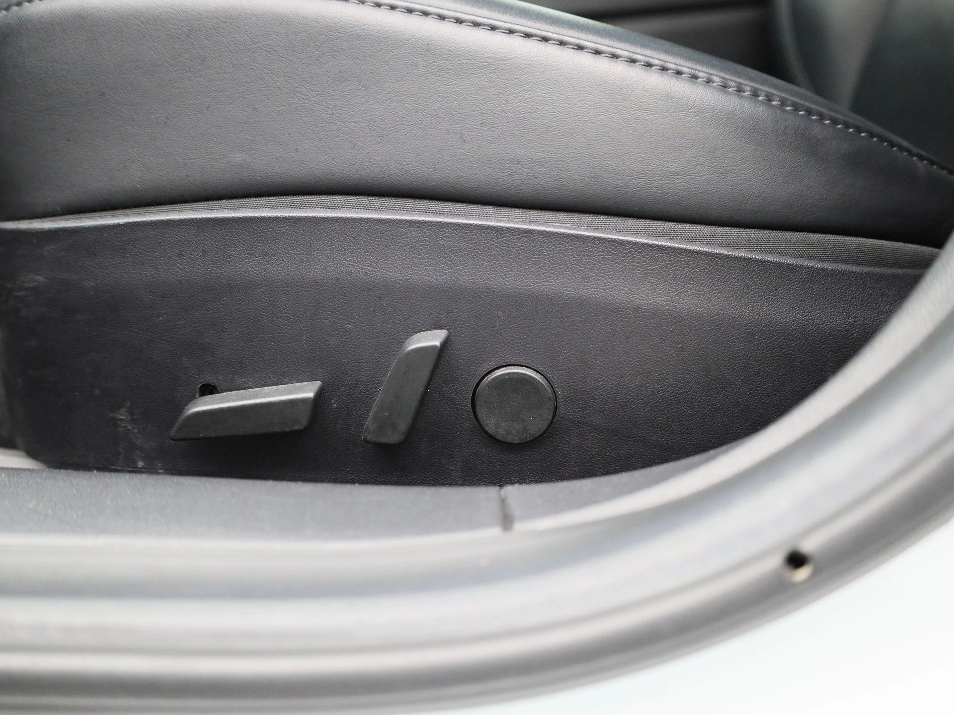 Tesla-Model 3-image-34