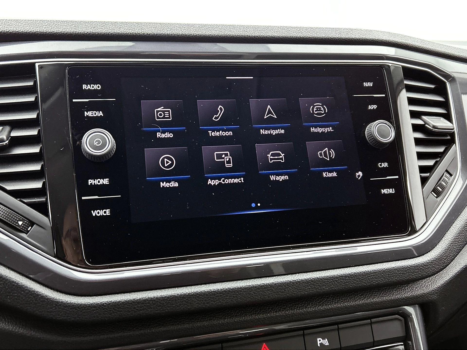 Volkswagen-T-Roc-image-29