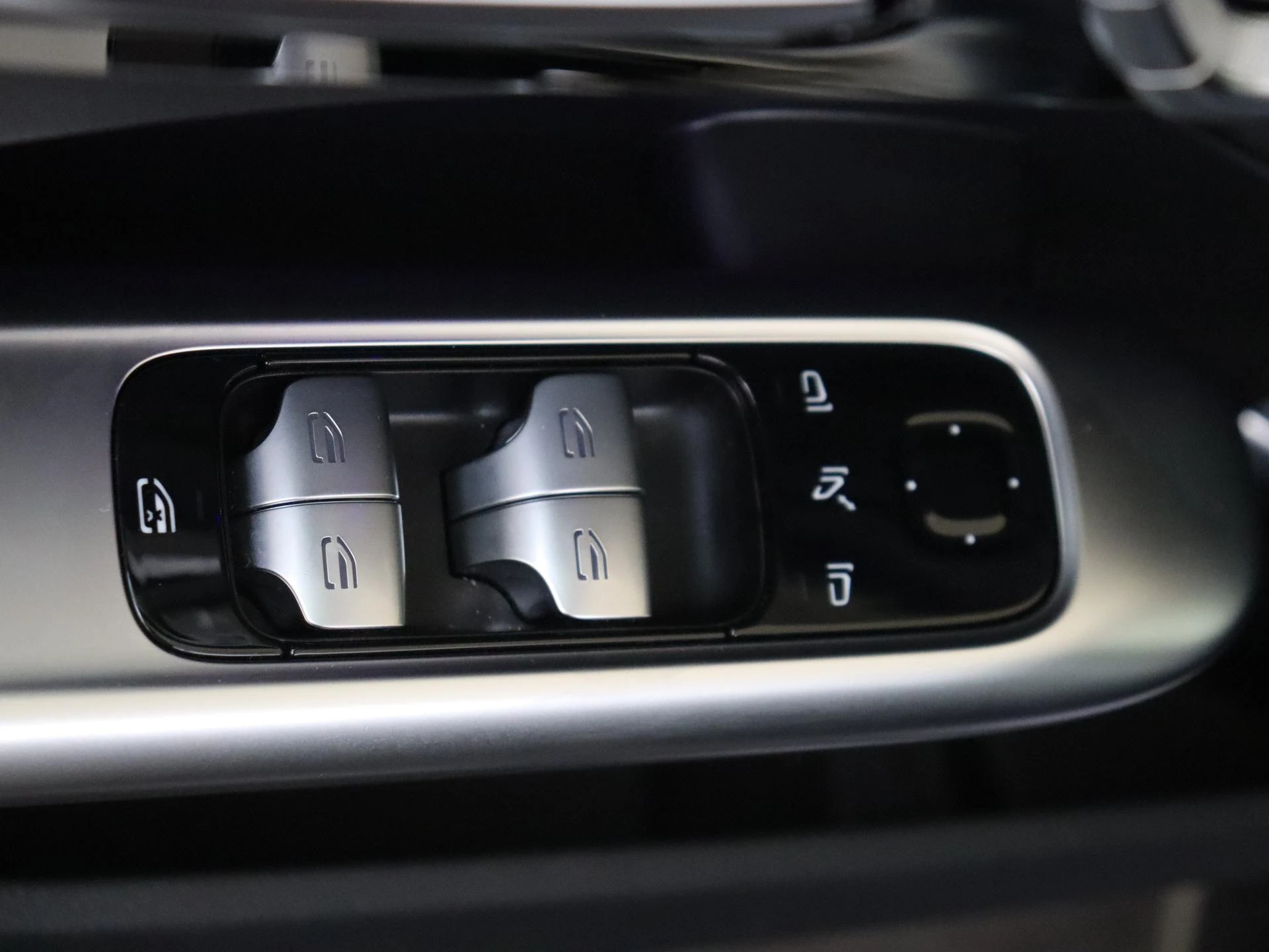 Mercedes-Benz-C-Klasse-image-25