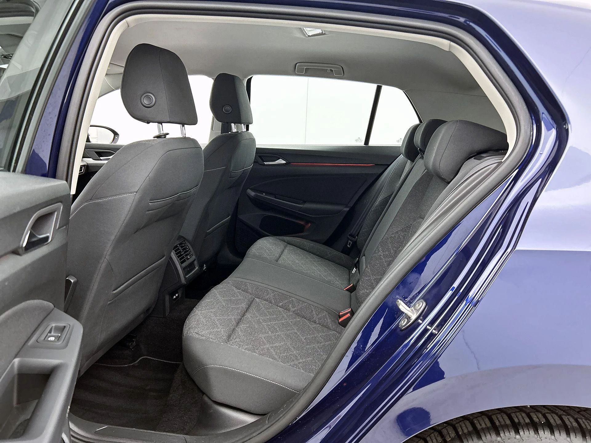 Volkswagen-Golf-image-25