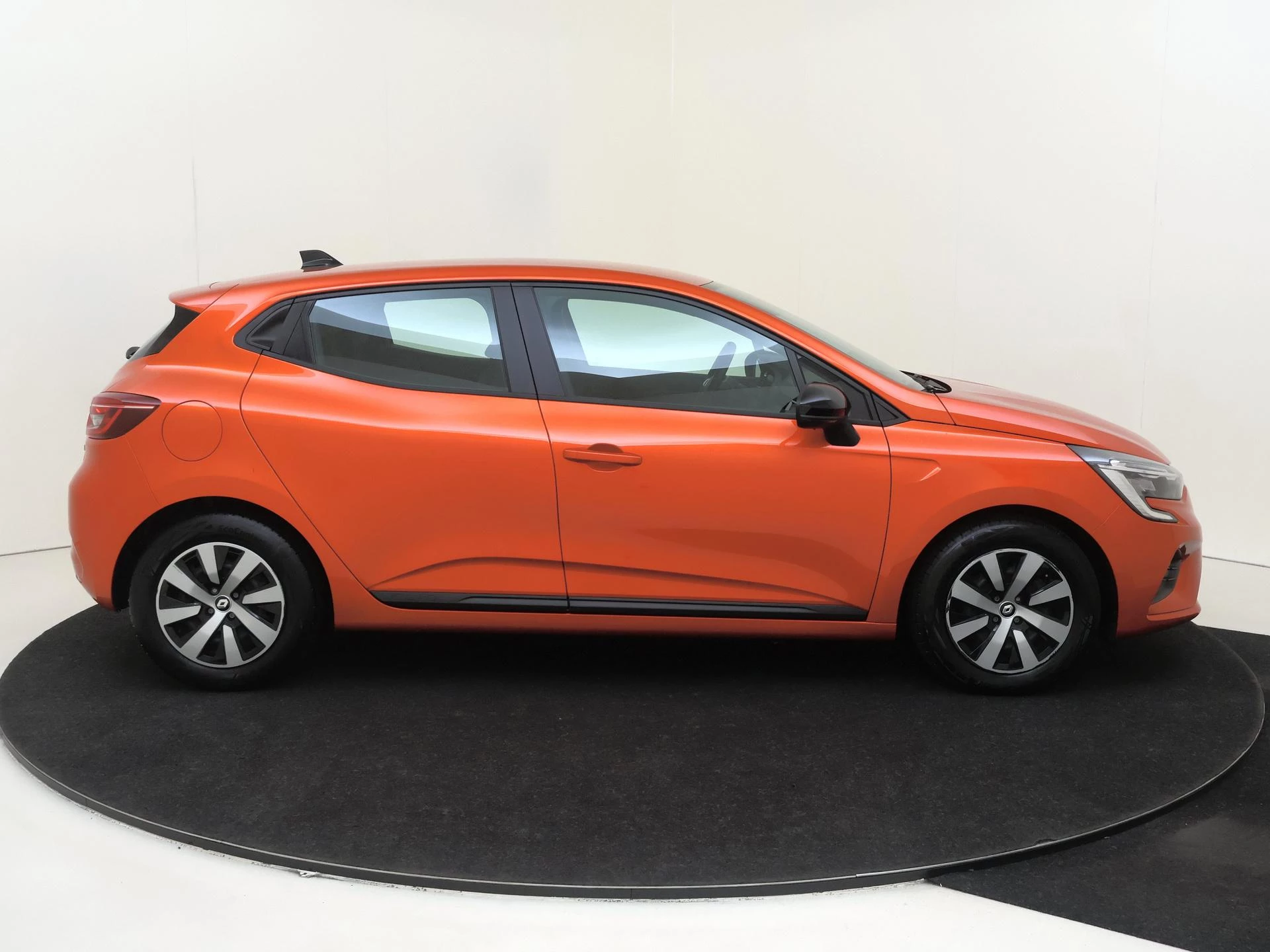 Renault-Clio-image-8