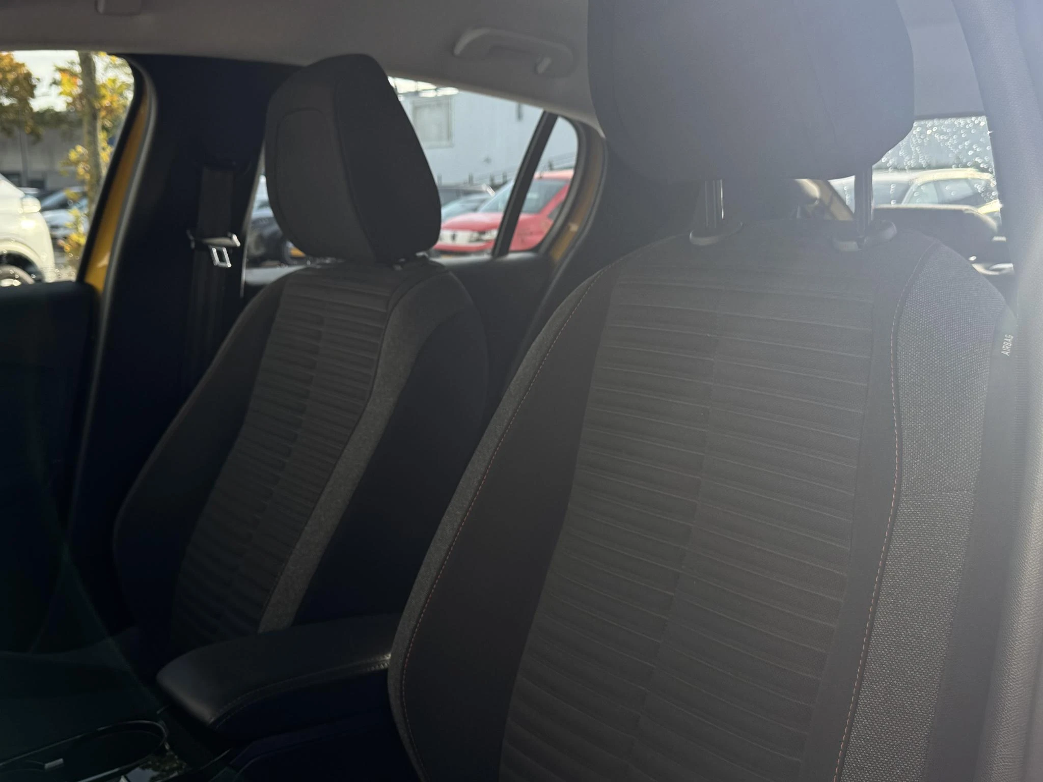 Peugeot-e-208-image-11