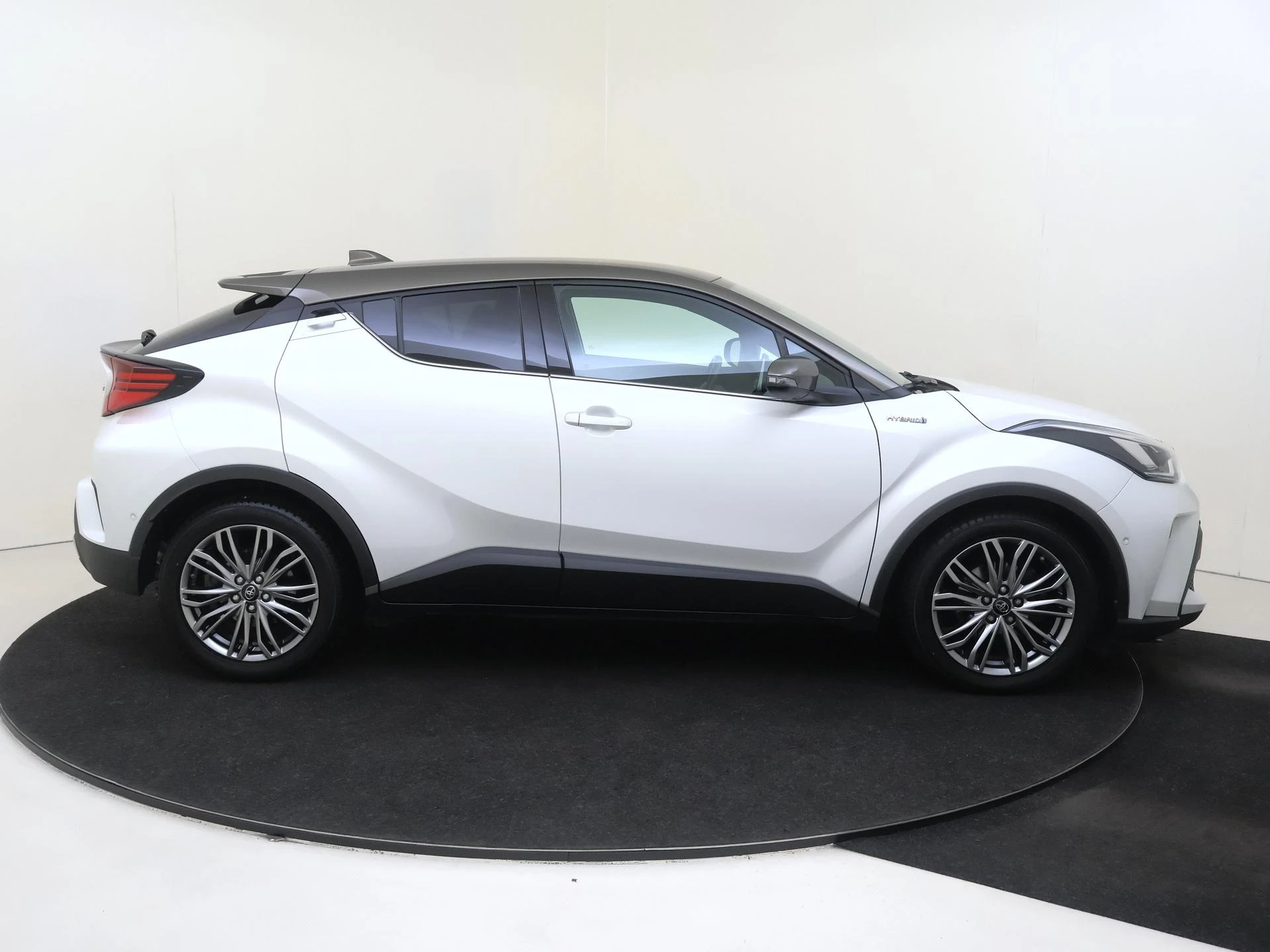 Toyota C-HR 2.0 Hybrid Executive AUTOMAAT
