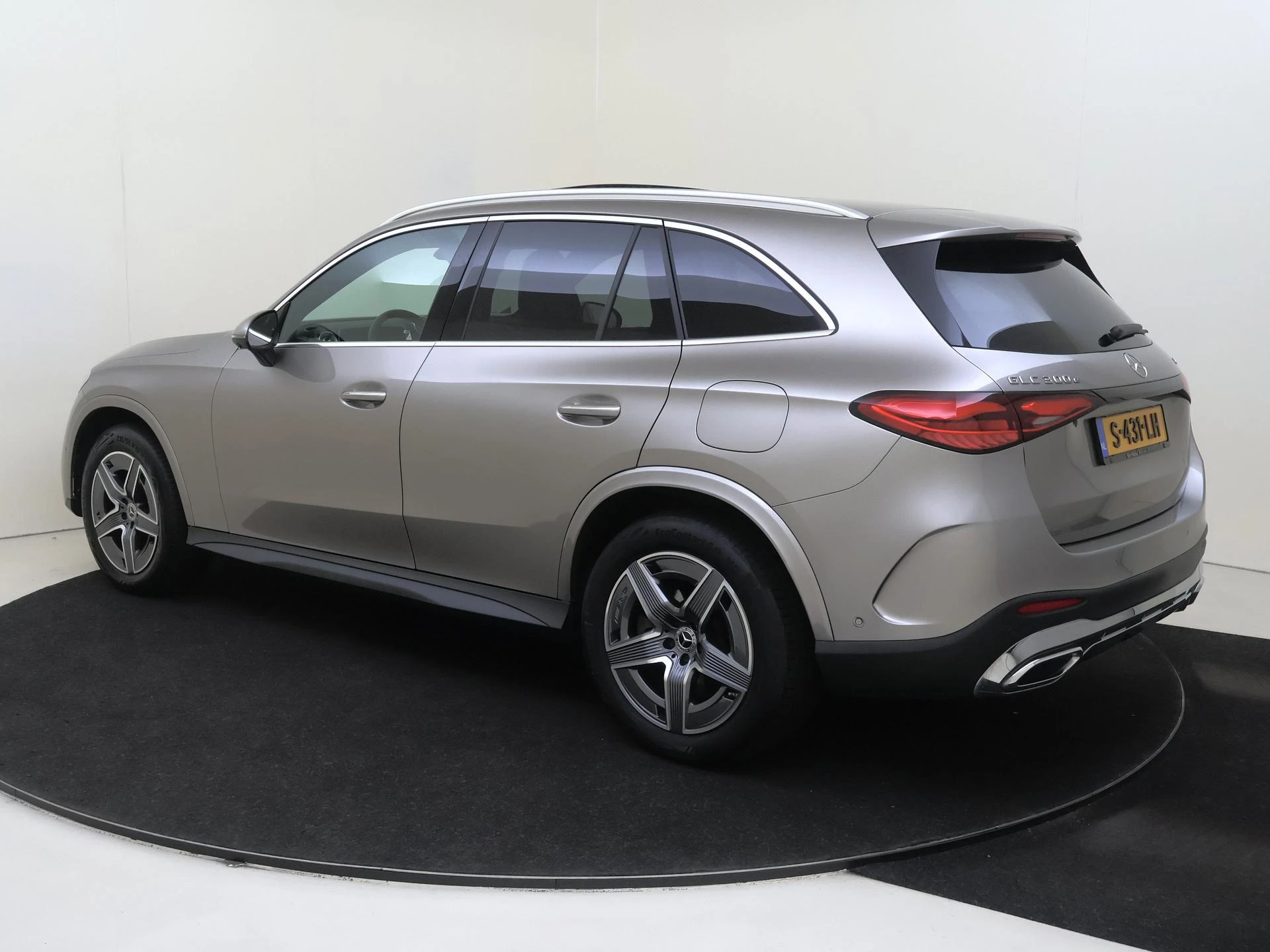 Mercedes-Benz-GLC-image-2