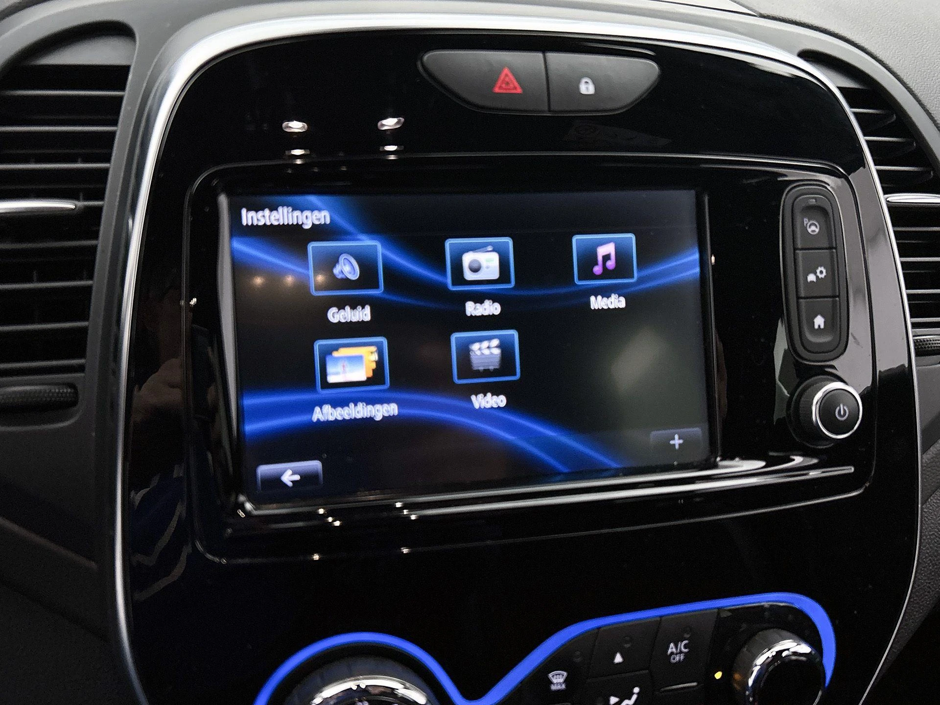 Renault-Captur-image-7