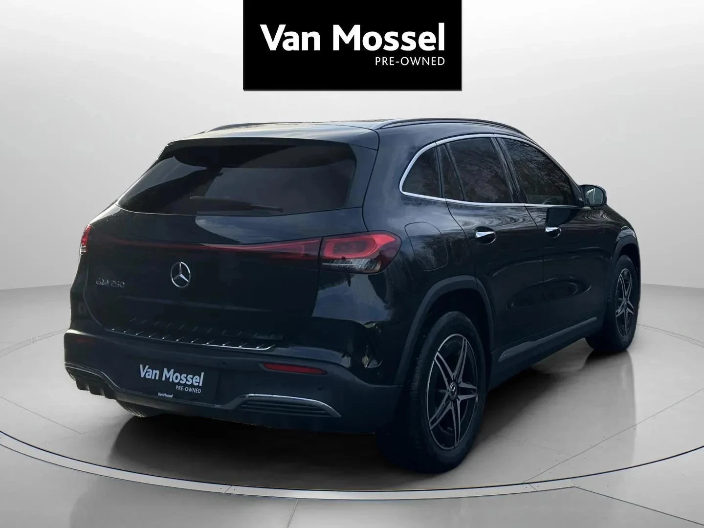 Mercedes-Benz-EQA-image-4