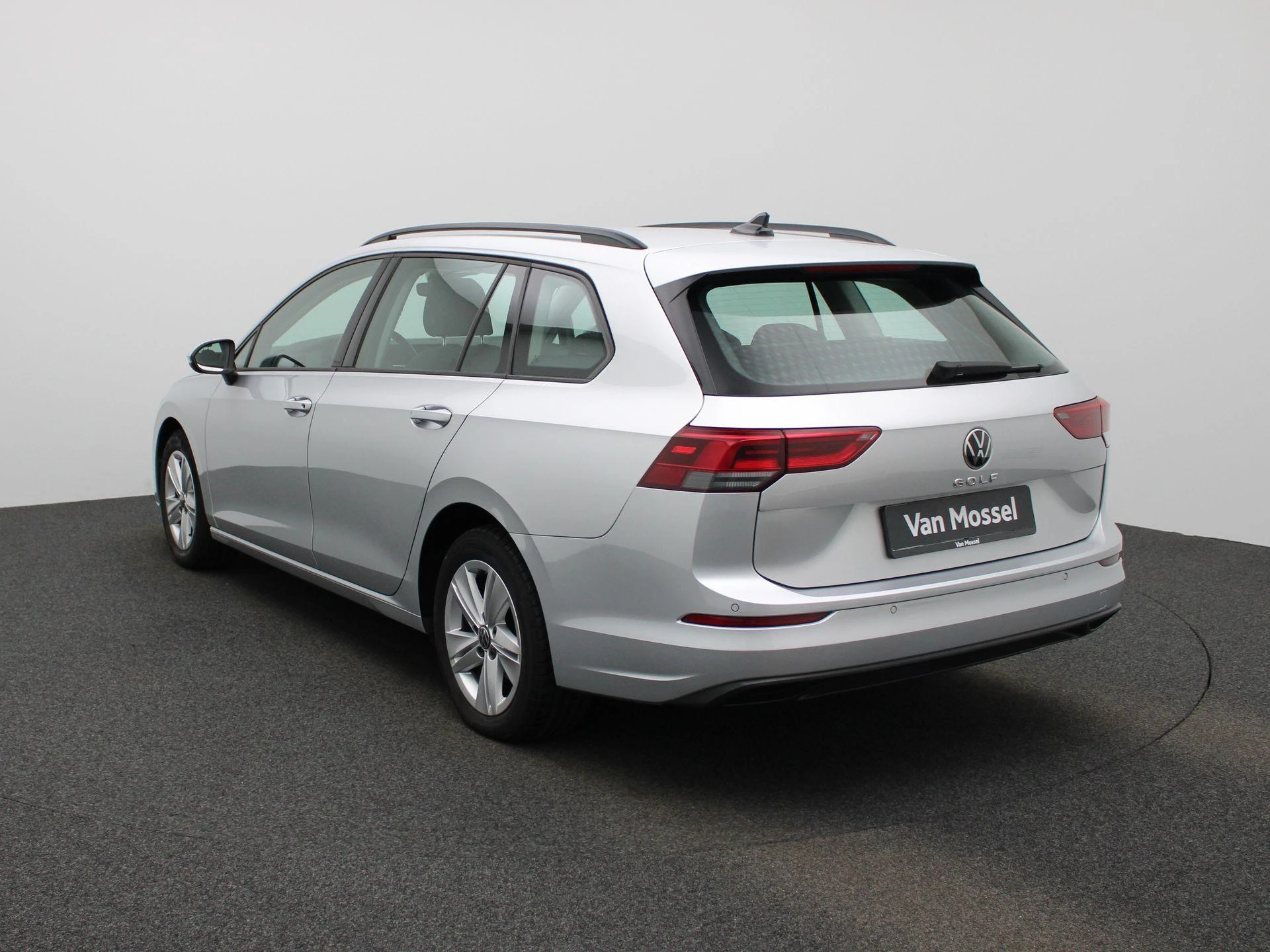 Volkswagen-Golf-image-1