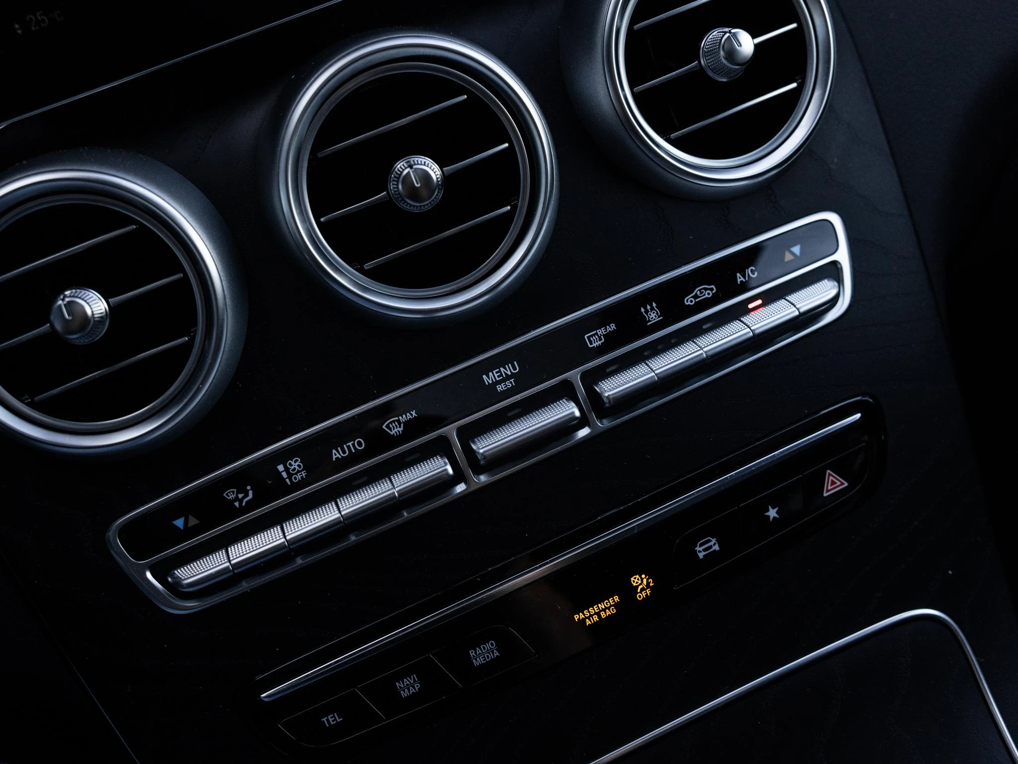Mercedes-Benz-GLC-image-33