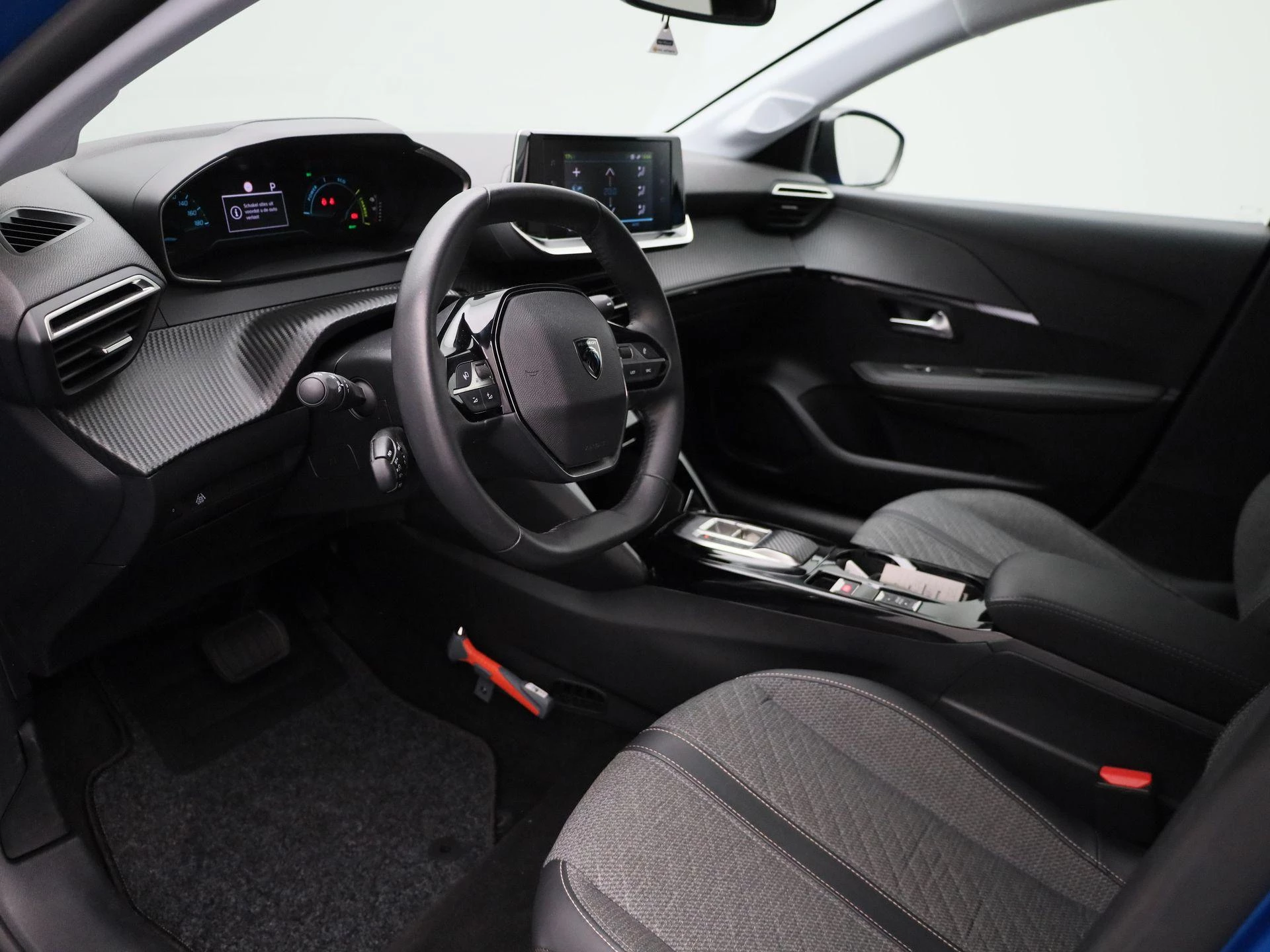 Peugeot-e-208-image-28