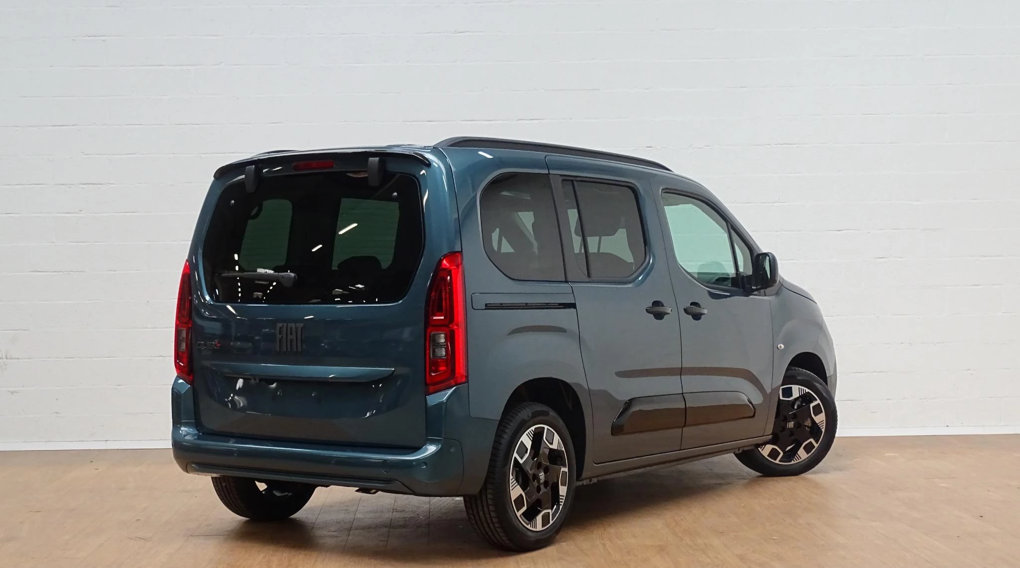 Fiat Qubo 1.2T +gps+camera+park pilot +magic top