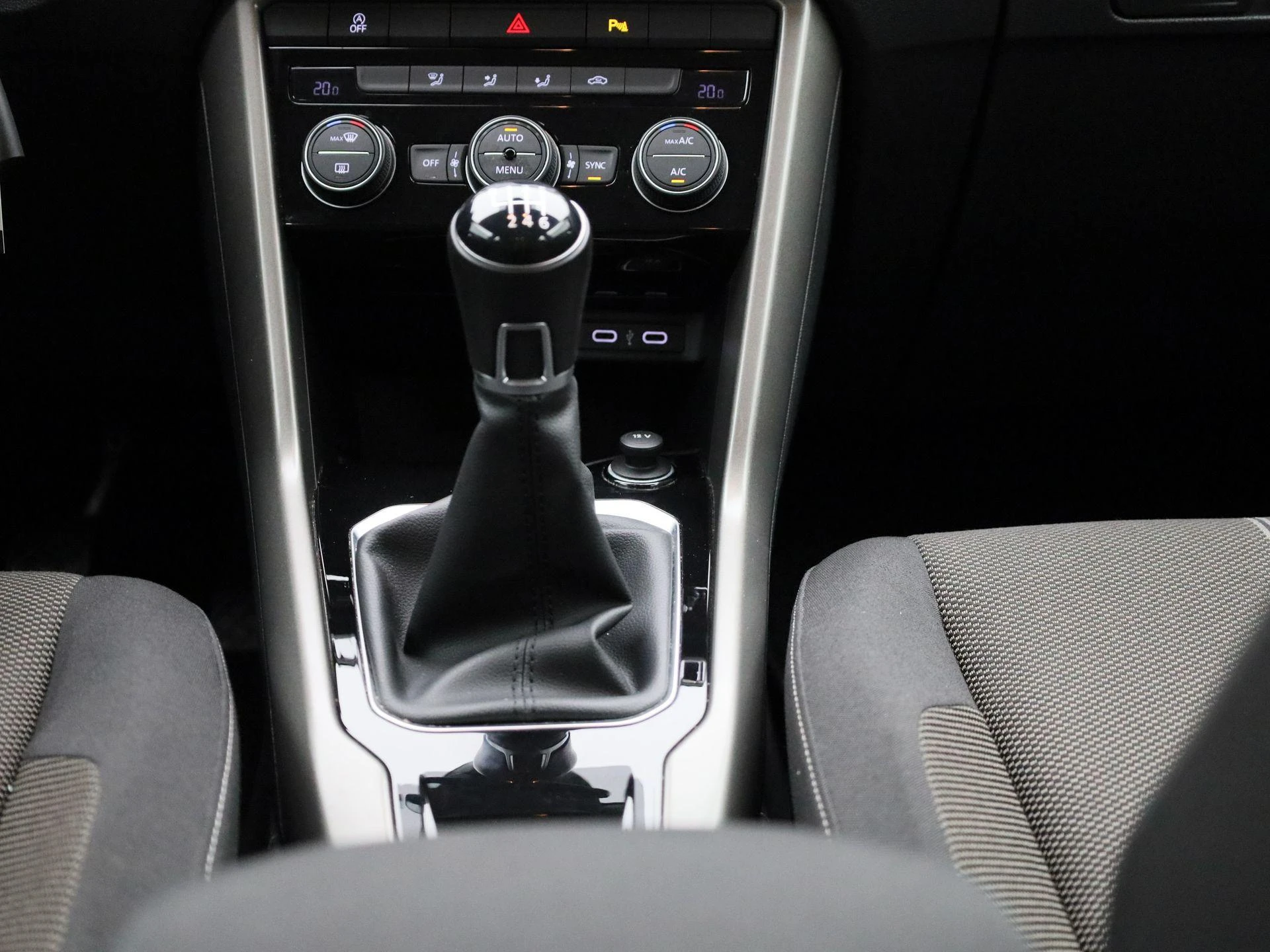 Volkswagen-T-Roc-image-9