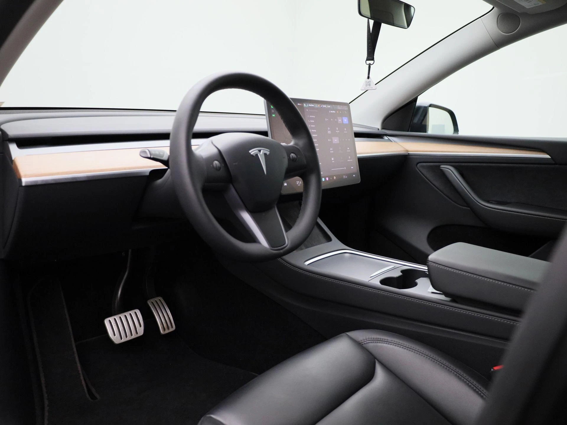 Tesla-Model Y-image-35