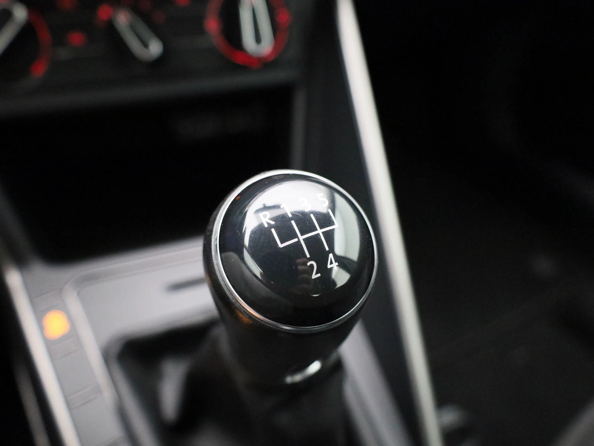 Volkswagen-Polo-image-19