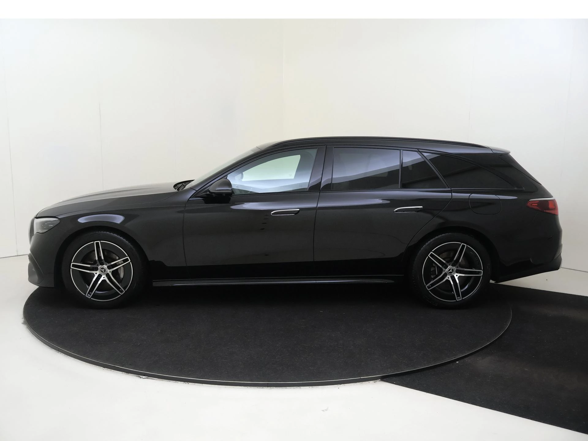 Mercedes-Benz-E-Klasse-image-7