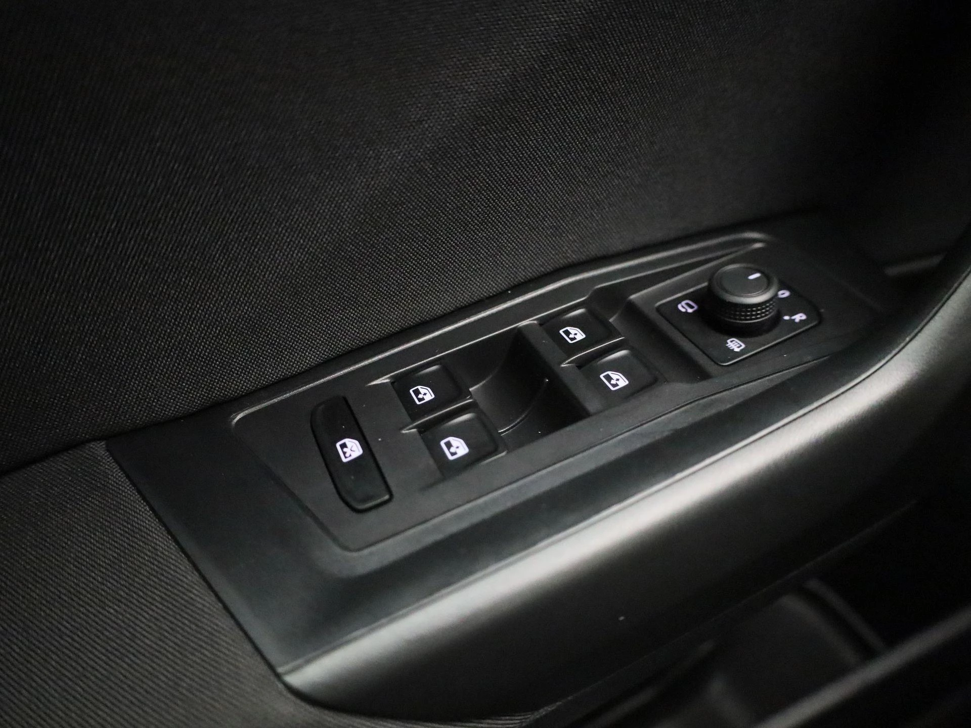 Volkswagen-T-Roc-image-23