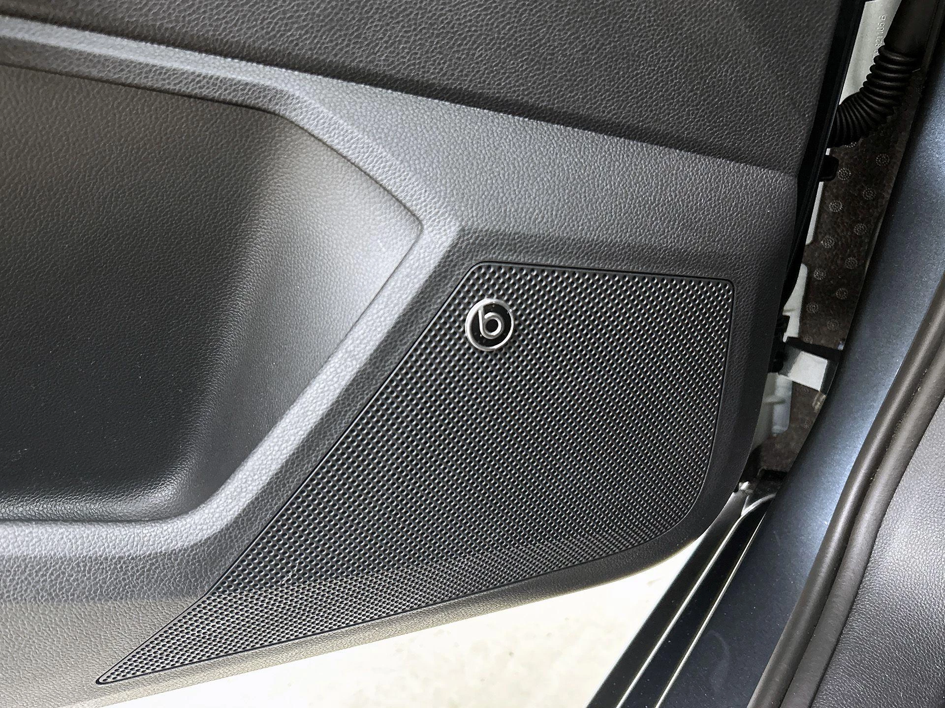 SEAT-Arona-image-14