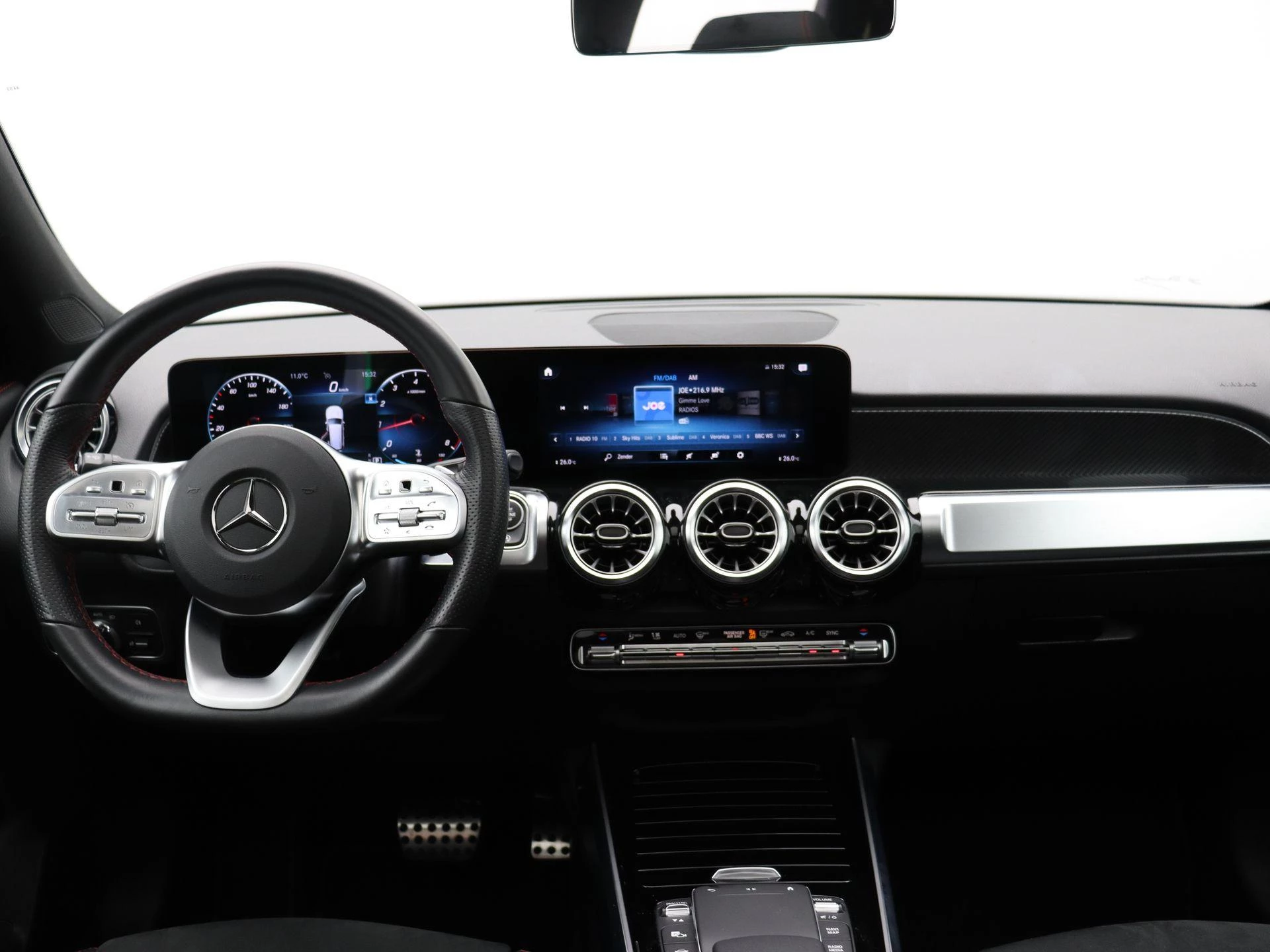 Mercedes-Benz GLB 200 AMG LINE + PANORAMISCH DAK + CARPLAY + CAMERA +