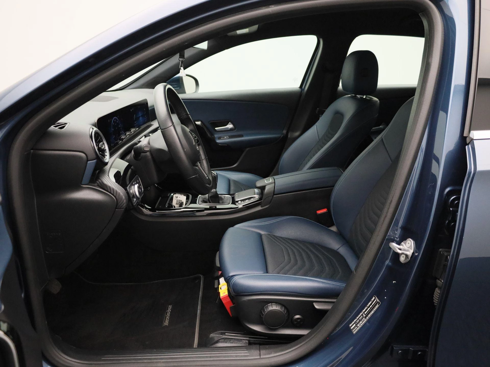 Mercedes-Benz A-Klasse 180 d Business Solution + PARKEERSENSOREN + CAMERA +