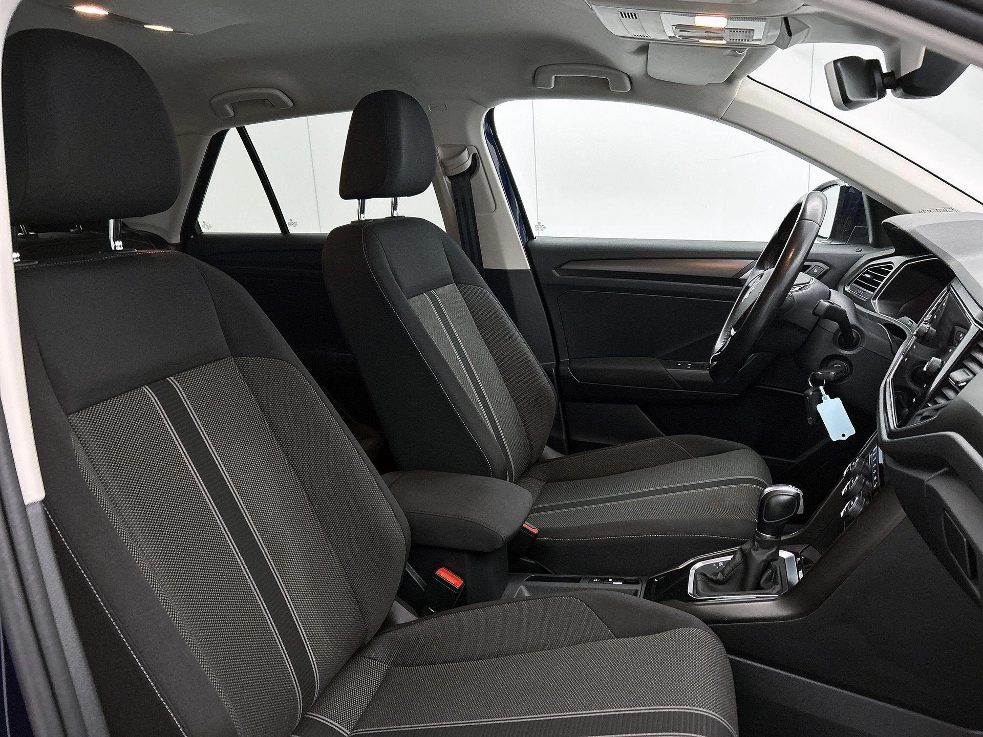 Volkswagen-T-Roc-image-32
