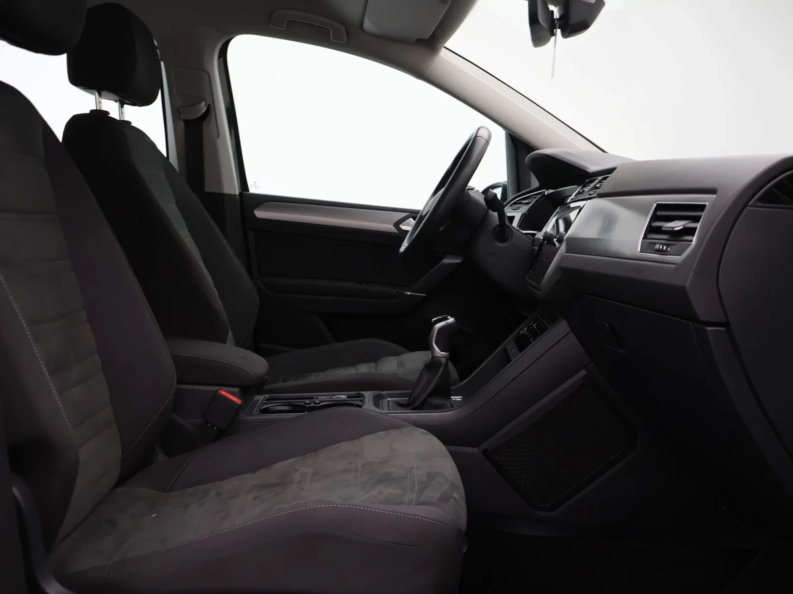 Volkswagen Touran Touran 2.0 TDi 122PK *VIRTUAL COCKPIT*ALCANTARA*PC*BLTH*APP CONNECT*ZETELVERWARMING*AIRCO*KEYLESS GO*...*