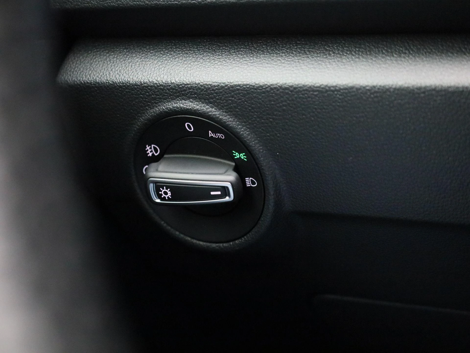 Volkswagen-T-Roc-image-20
